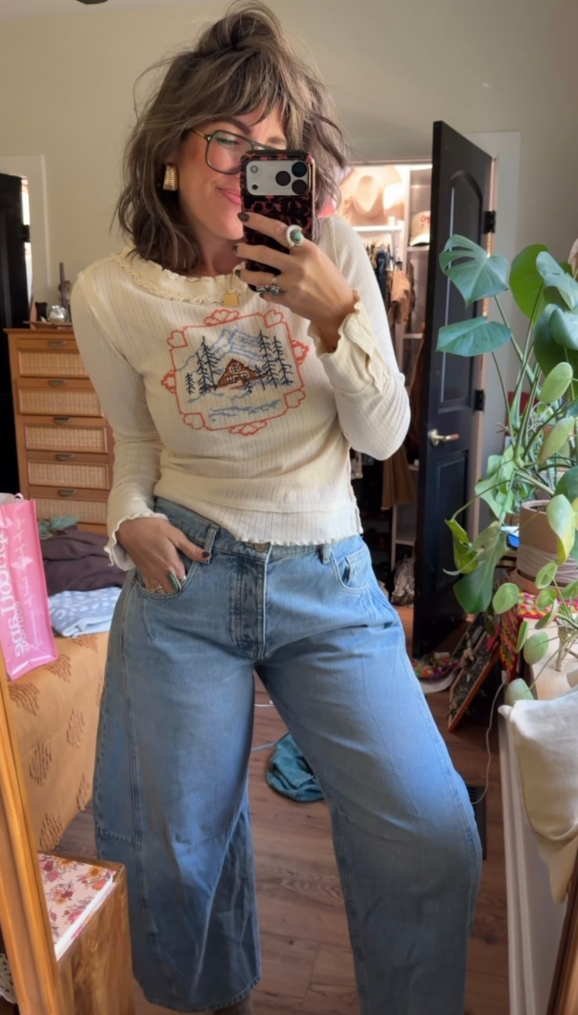 The freakinggggg cutest long sleeve T for the winter season! It’s like nostalgia- grandmas house in the 90’s vibes! 

#LTKMidsize #LTKHoliday #LTKFindsUnder100