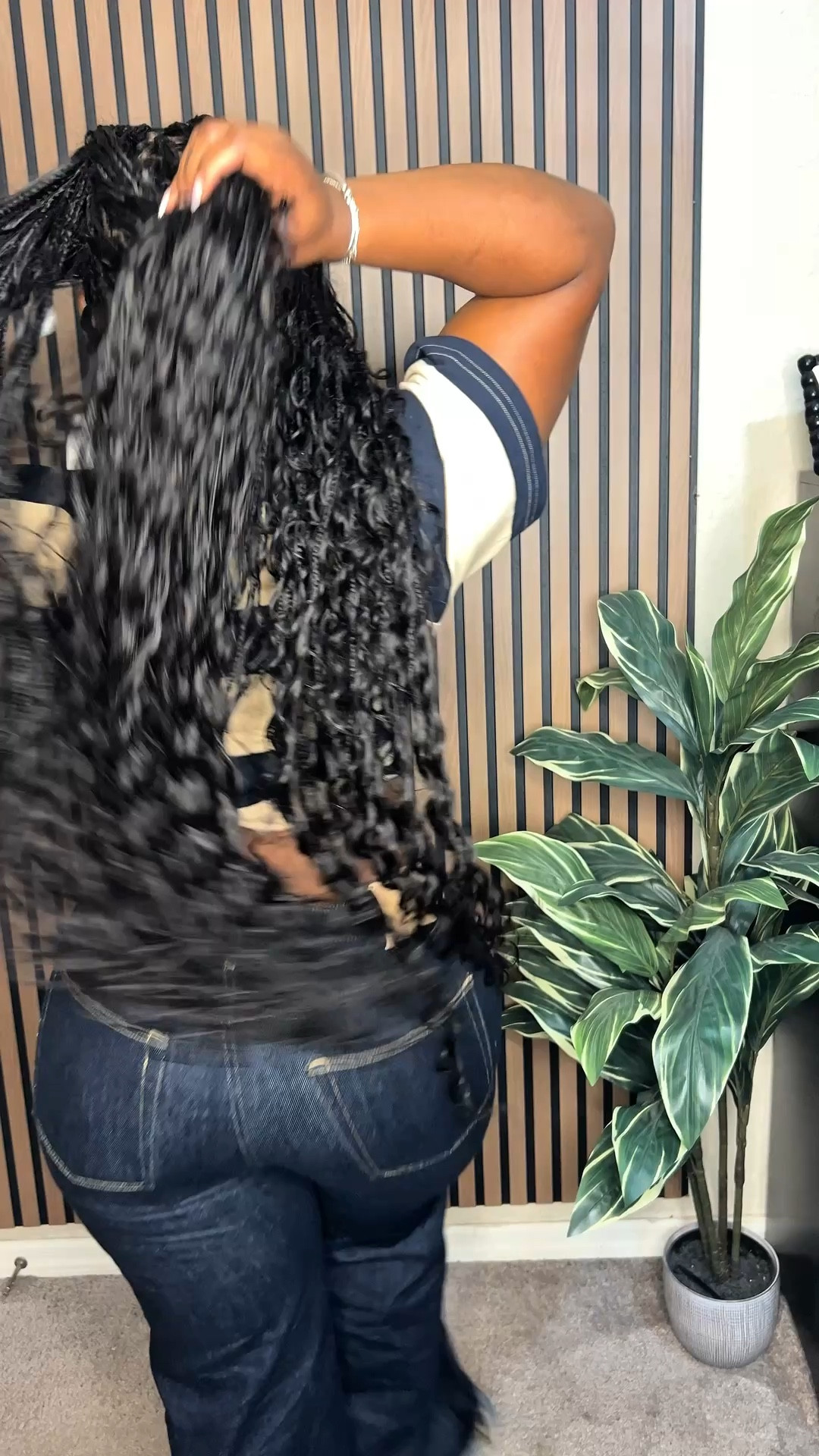 Some outfits just never fail.

Striped polo
Dark denim
A mini bag moment.

Effortless but still put together.

The polo is from @bykahlana 🤍

Comment LINK and I’ll send the outfit details.



#petitecurvy
#petitecurvyfashion
#outfitformula
#everydaystyle
#effortlessfashion
#denimoutfit
#styledaily
#fashionreels
#ltkstyle


#LTKSpringSale #LTKgrwm #LTKootd