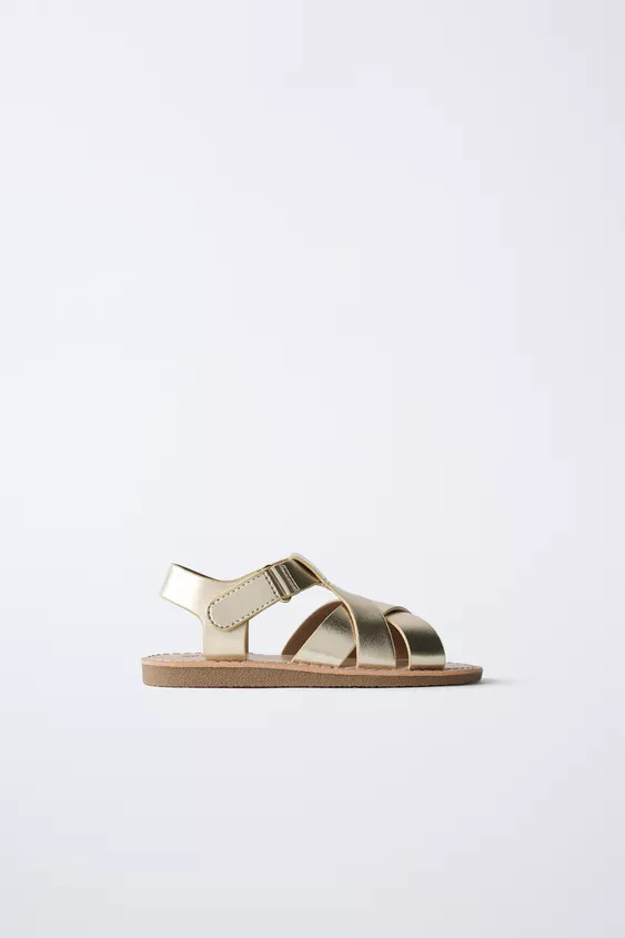 Metallic sandals with crossed straps. Adhesive strap closure at the back. Rubber sole. | Zara US