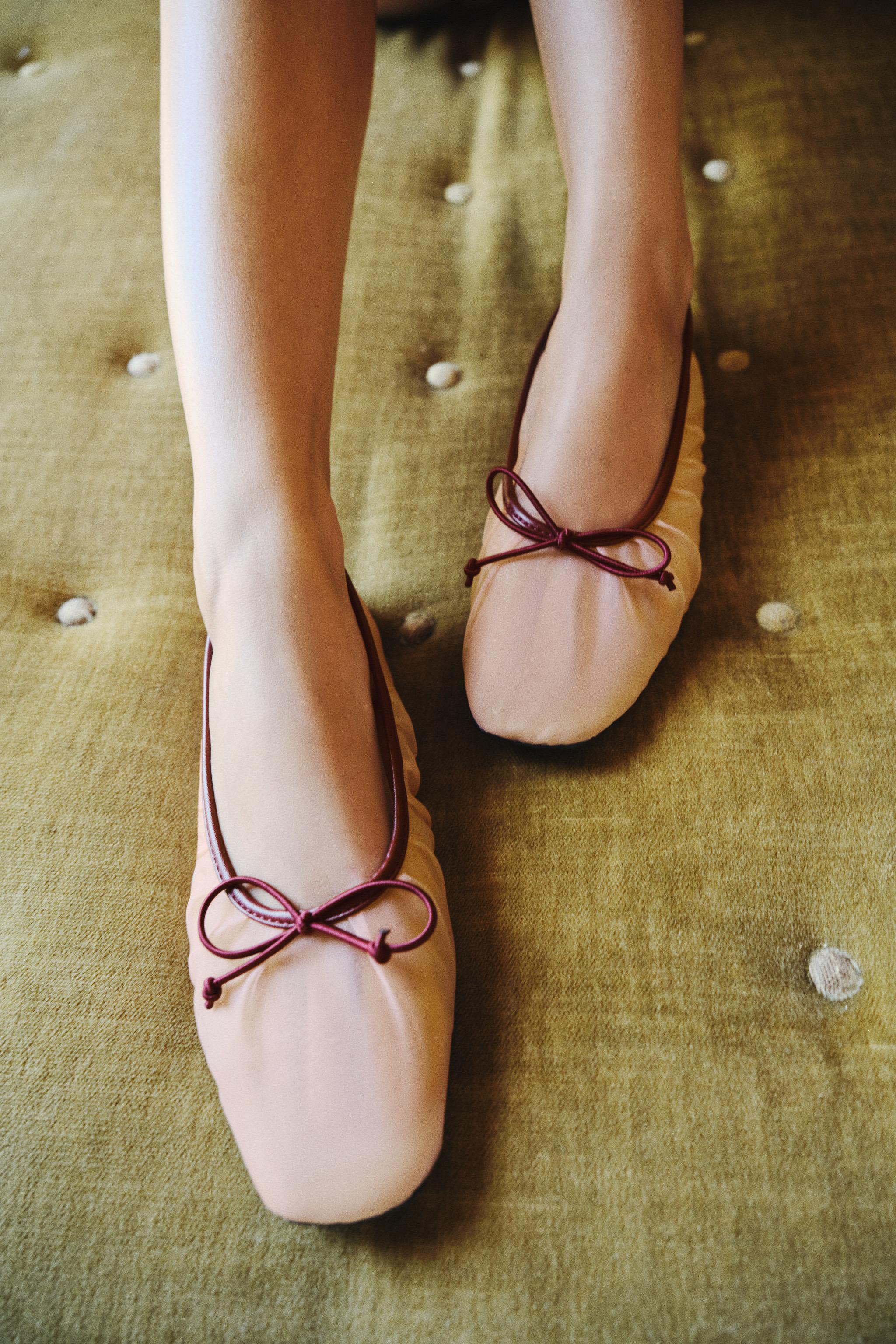 Ballet flats. Mesh upper. Bow detail at the front. Rounded toe.Sole height: 0.4 inches (1 cm) | Zara US
