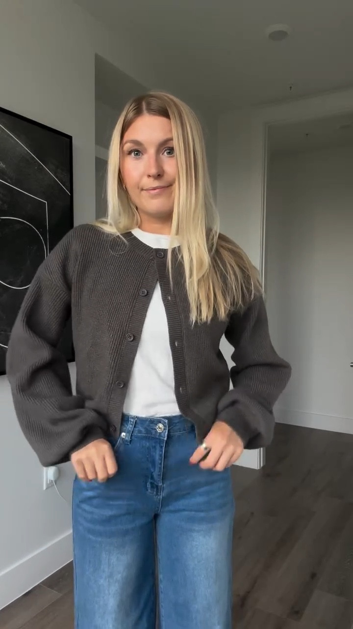 Fall outfit inspo  links in LTK shop in bio 

Fall fashion / fall outfit inspo / Pinterest outfit inspo / outfit of the day / cardigan / baggy jeans / boyfriend jeans / white t shirt / silver ballet flats 

#fallfashion #baggyjeans #cardigan n