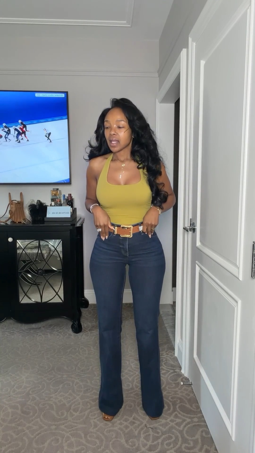 Flare denim + fitted tank = instant waist snatch 👖✨  

This combo elongates the legs and defines the shape — perfect for date night, brunch, or an elevated everyday look. Simple pieces, big impact.  

Tap to shop 🤍  

Follow me on Instagram and YouTube @kirasfashionfinds  

#LTKPetite #LTKgrwm #LTKootd