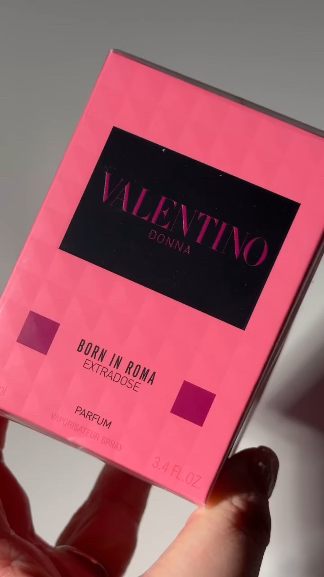 If sweet vanilla fragrance is your thing you need this! Whenever I wear it people ask what I am wearing as its so gorgeous! 

The new @valentino.beauty Donna Born in Roma Extradose is STUNNING!! 

From the floral Amber fragrance family shes the highest intensity fragrance in the Born in Roma collection fit for intense city nights with a scent that makes an impact. It allows you to be the most vibrant version if you! Wear it with confidence and confidence you shall have! 

Notes of Jasmine, Rum and Vanilla give it that sweet scent with a warm depth. 

Available now @theperfumeshop 

[gifted without obligation by Valentino] 

.
.

#scentofthenight #valentinobeauty #fragrancelovers #newperfume #valentinoborninroma #scentsquad 

Fragrance, Perfume, Valentino Perfume, Ladies Fragrance, New Perfume, New Scent, Evening Fragrance, Designer Fragrance, ASMR, UK UGC, Beauty Creator, Perfume Unboxing @mavencommspr @theperfumeshop.pr