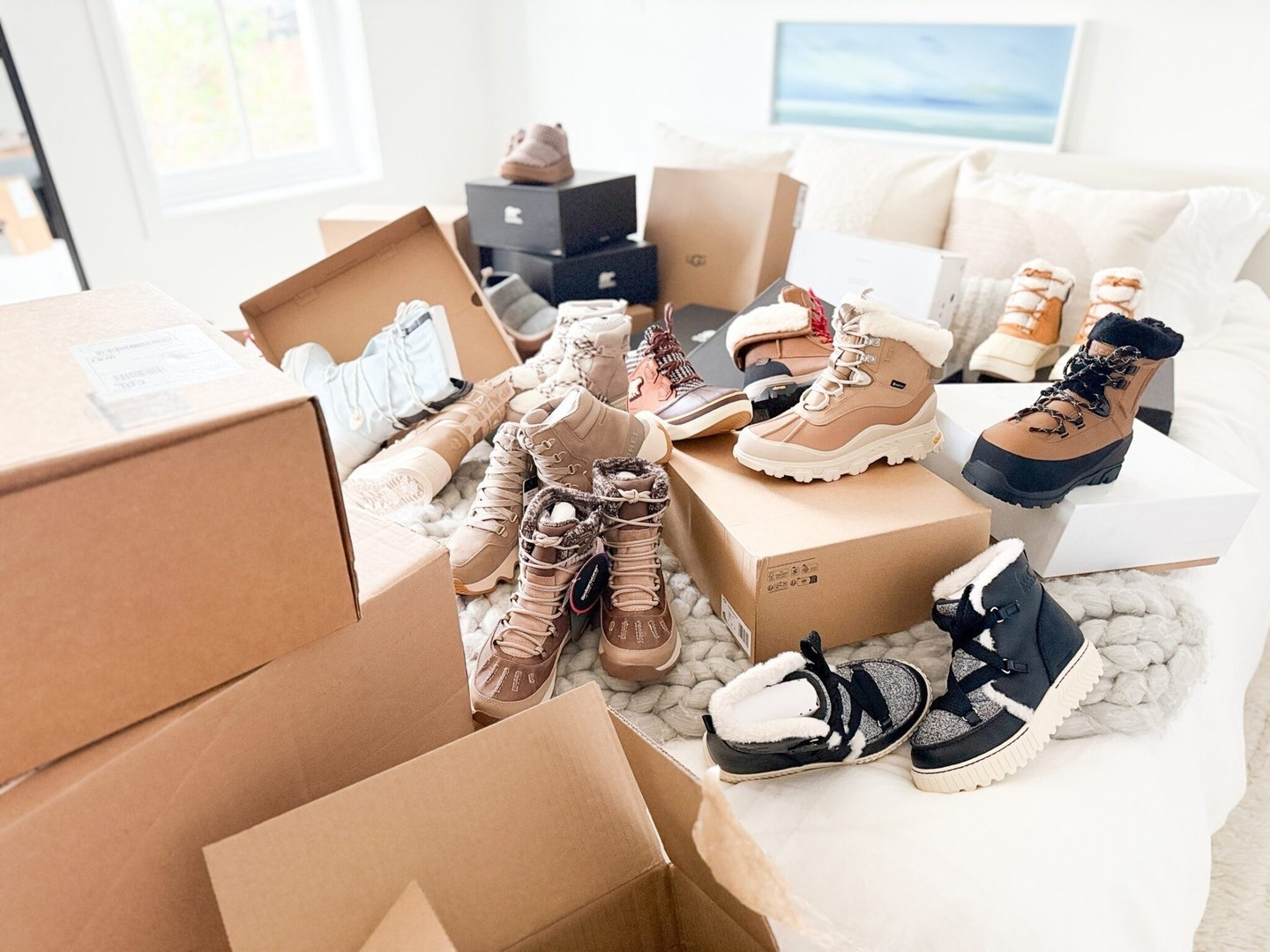 After trying on more than two dozen pairs of winter boots for women from brands like Sorel, UGG, The North Face, Pajar, Hunter, Inuikii, Merrell, Laidback London and Mou (and, yes, clomping around my house for days in each), I found 8 pairs I can wholeheartedly recommend. Comment "Boots" to shop a few pairs you guys have been loving the most✨
