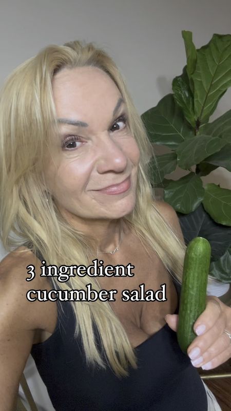 3 INGREDIENT CUCUMBER SALAD- be sure to save!

for one serving:

one baby cucumber, thinly sliced 
one teaspoon seasoned rice vinegar
one teaspoon furikake 

drizzle rice vinegar on top of cucumber, top with furikake and enjoy!

Keeps for several days in the fridge but it’s best to put the furikake on right before serving 

xoxo
Elizabeth 



#LTKVideo #LTKHome #LTKFitness