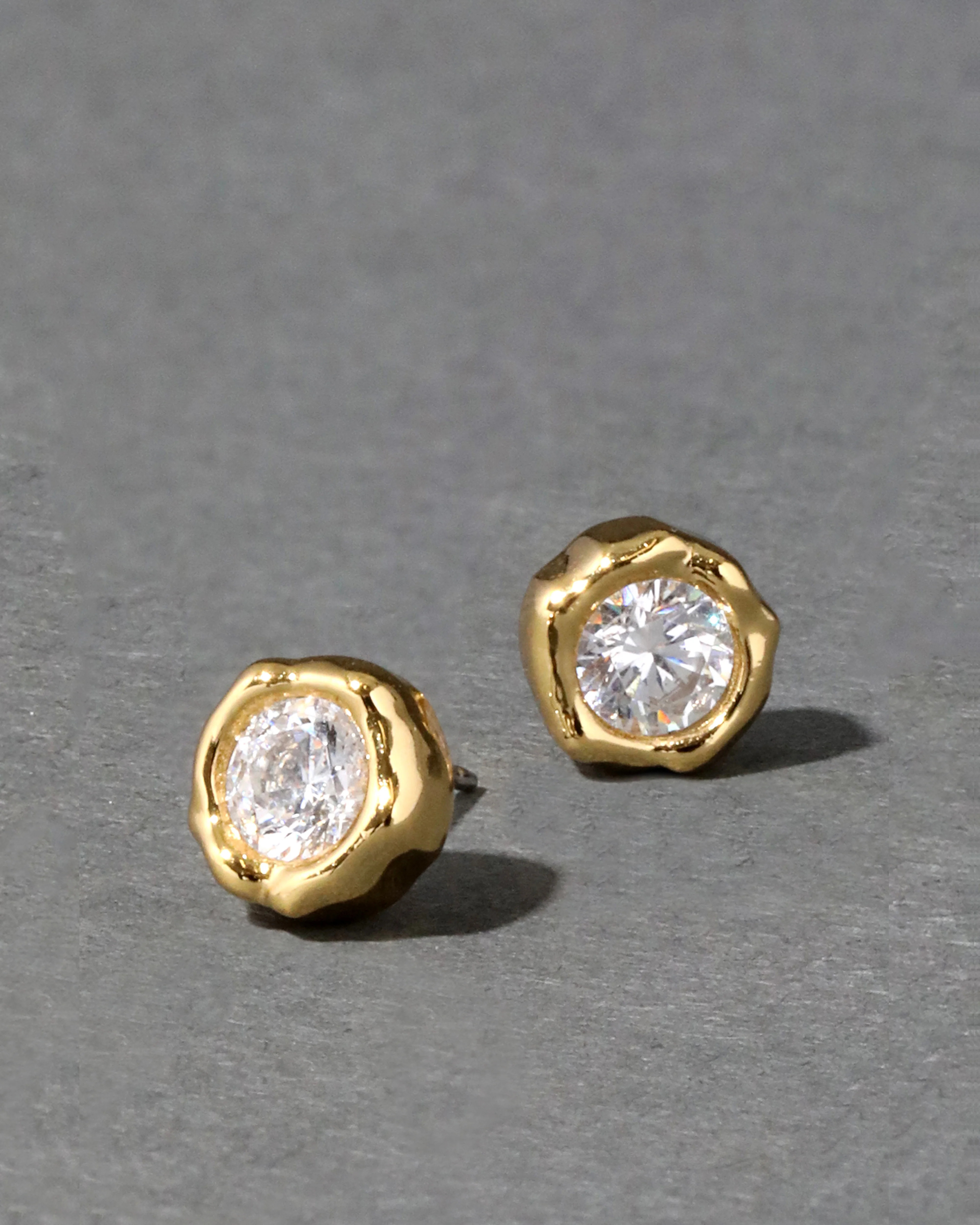 Asterales Molten Bezel Stud Earring- Gold | Alexis Bittar