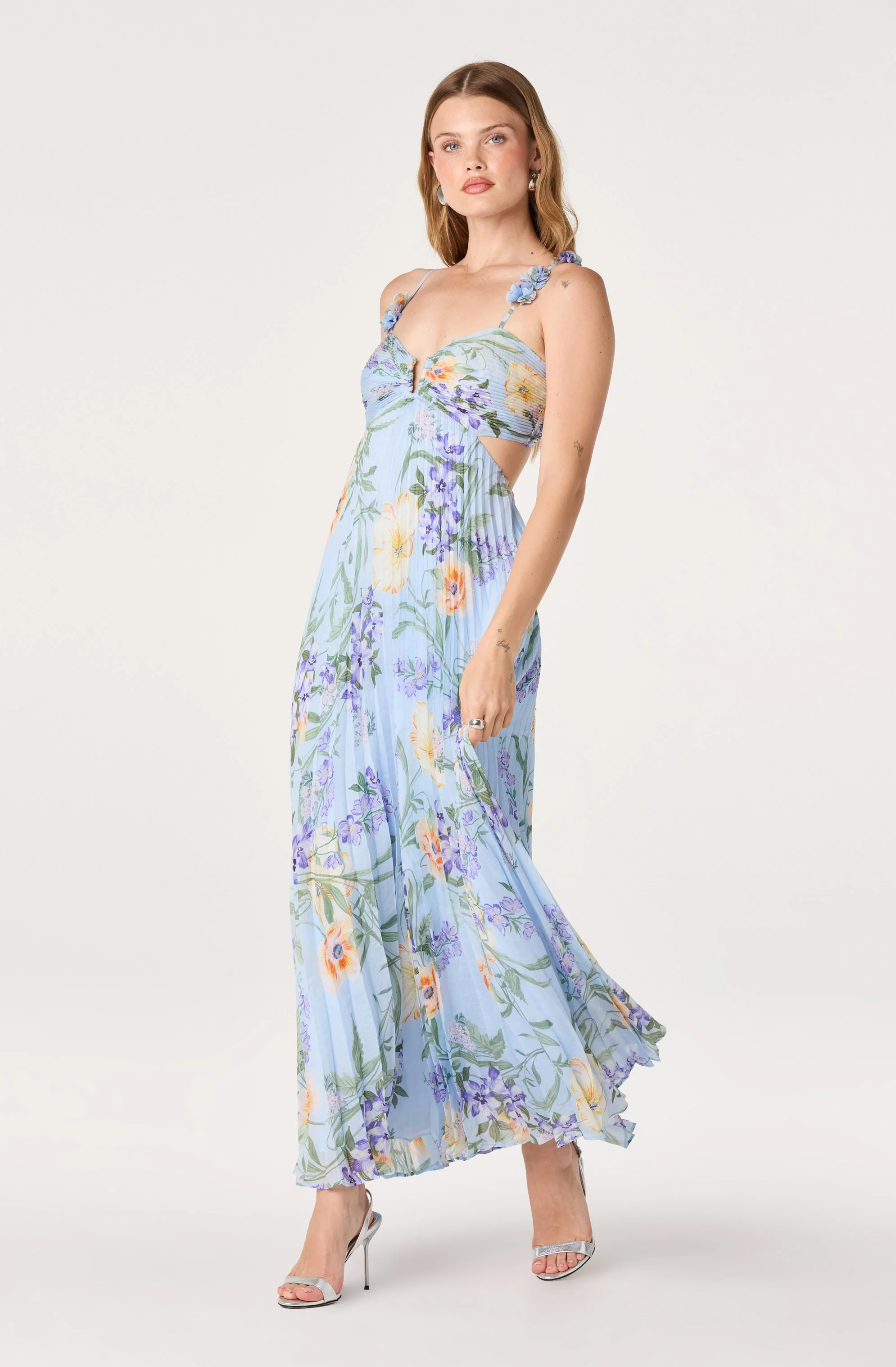 Emese Floral Cutout Maxi Dress - Sky blue floral / XS | ASTR The Label (US)