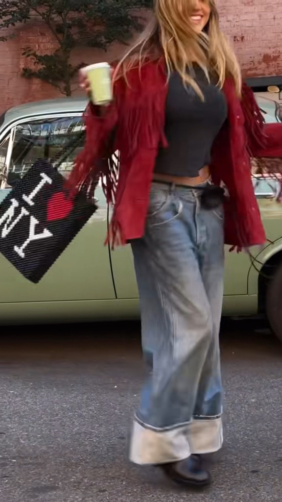 THIS BAGGGG <3 boots are on sale in a different color & the tee is available in different colors but i wear it like once a week it’s the best

also the baggy jeans, again, i love them. 