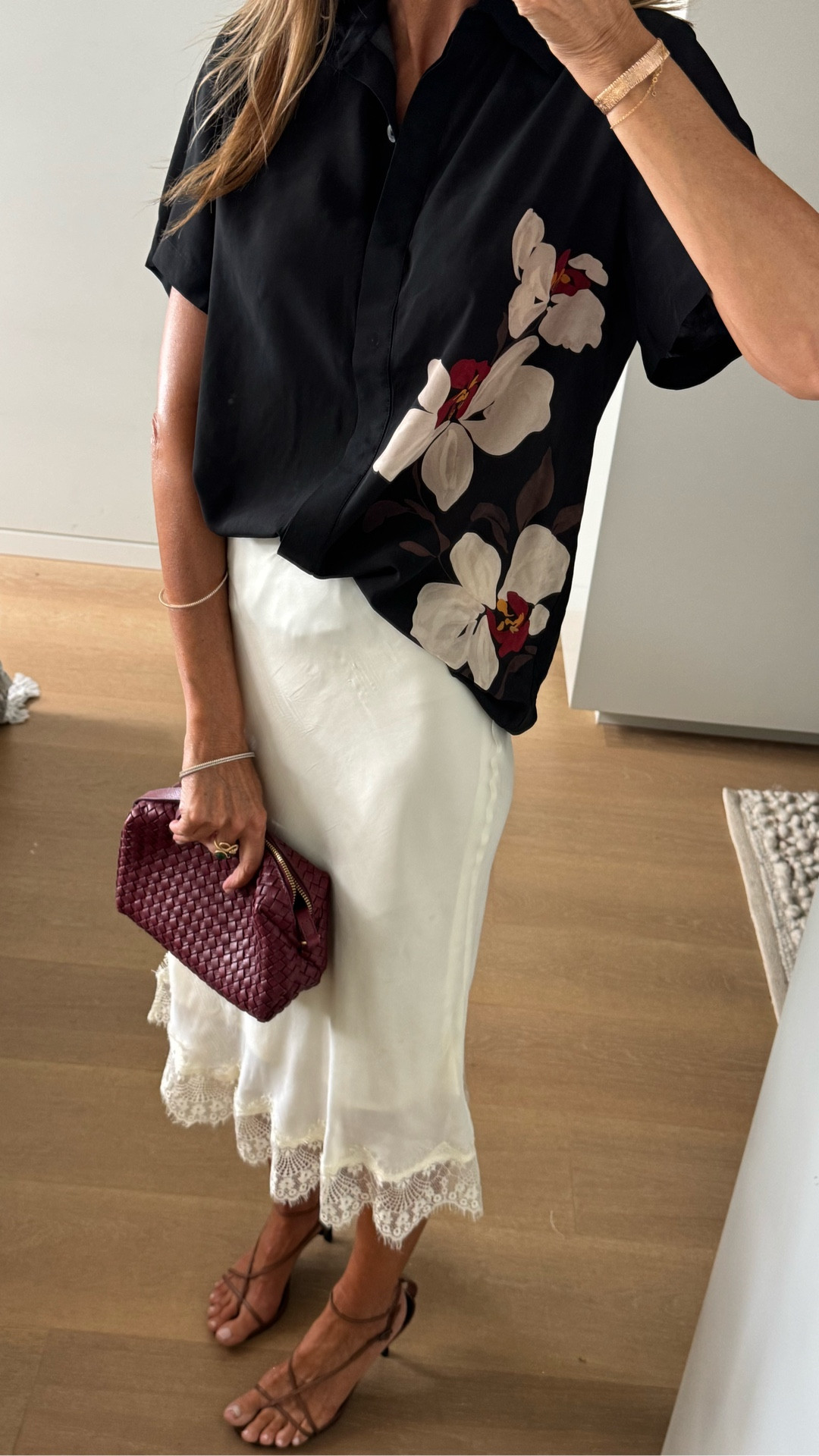 The perfect lightweight pieces to add to your euro summer wardrobe  from @minimaesenciales