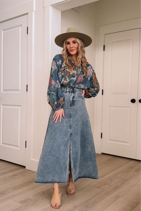 Maxi denim skirt, long denim skirt, western look 

#LTKfindsunder50