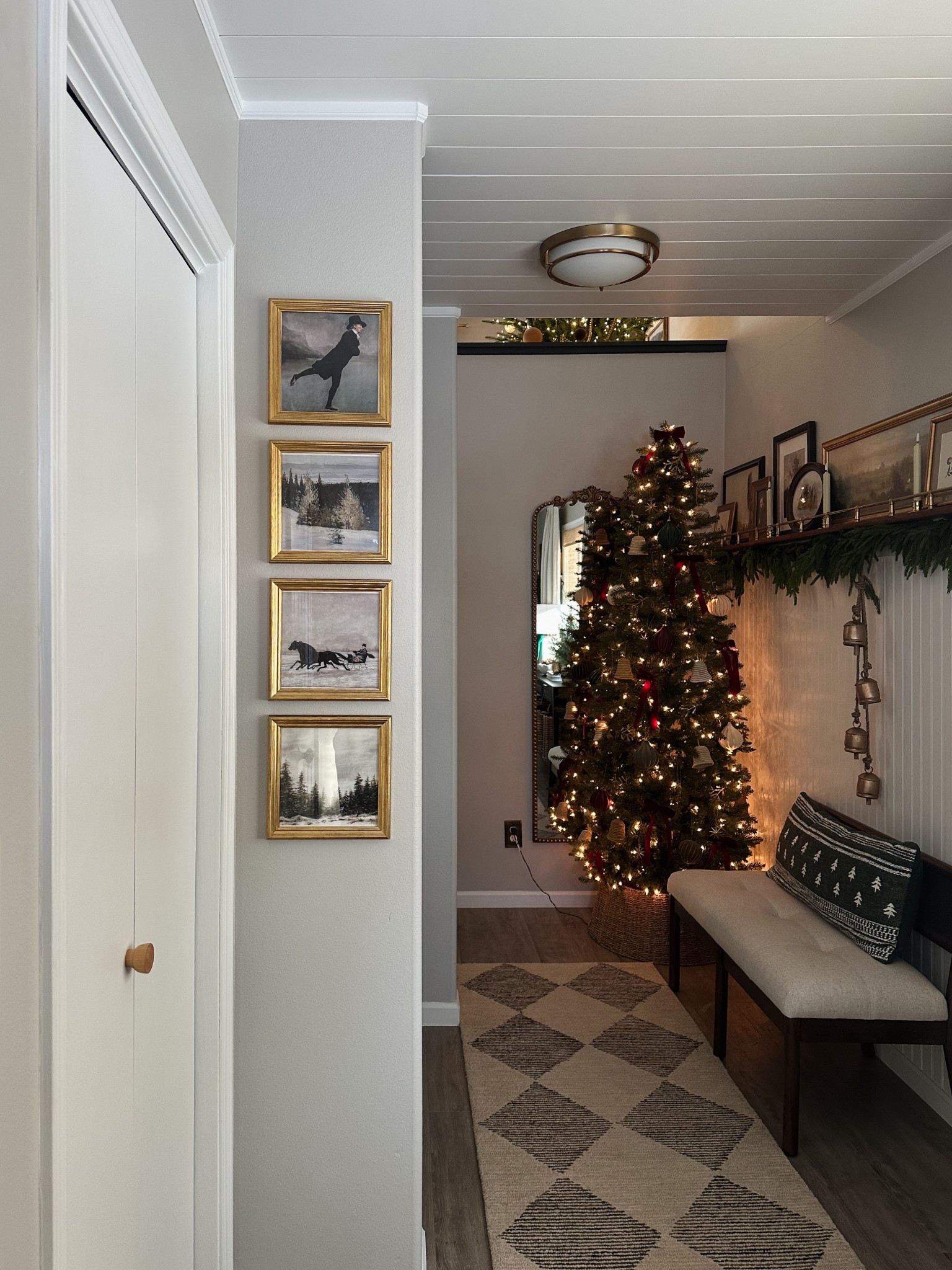 Entryway Christmas decor

#LTKHome #LTKHoliday #LTKSeasonal