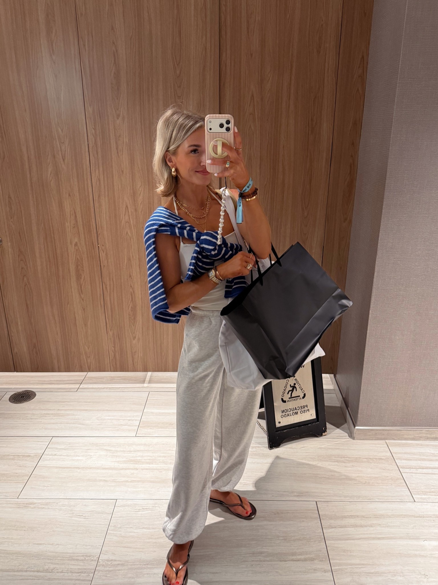 Perfect airport fit !!!! Immediately bought this cardi from Abercrombie bc the color is EVERYTHING

#LTKgrwm #LTKootd #LTKCon