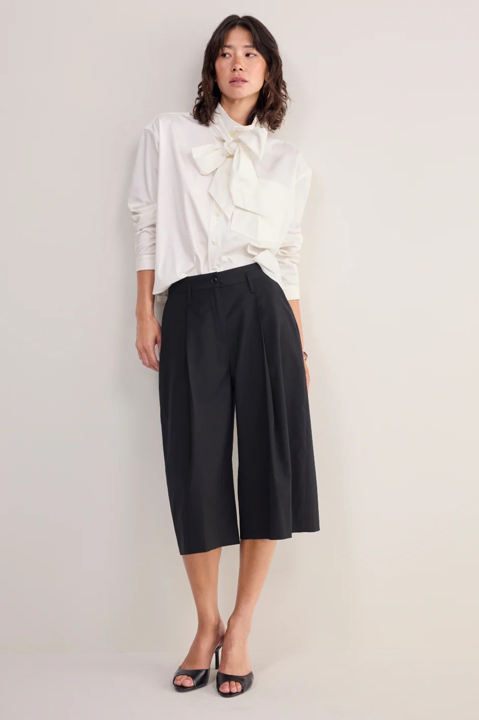 Betty Bermuda Wool Blend Short - Black | WYSE London