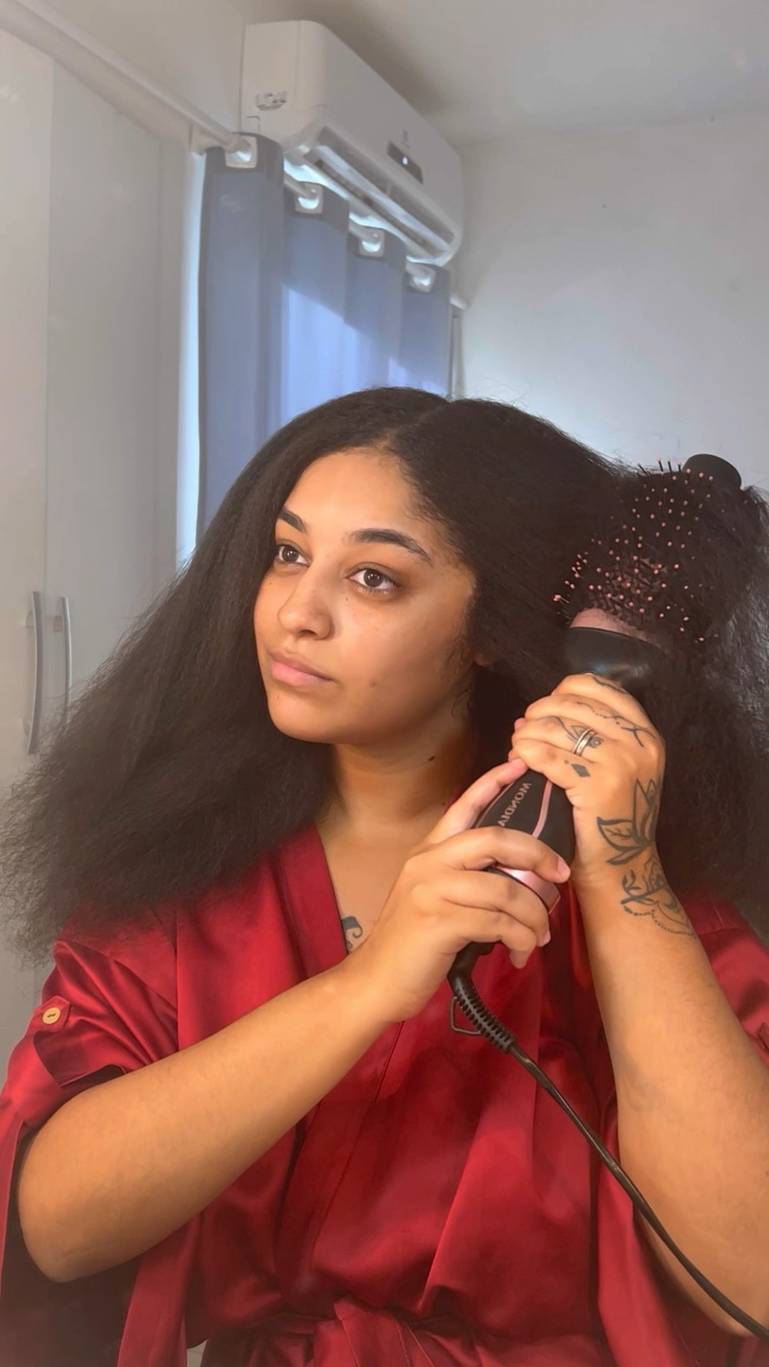 Como usar escova secadora para fazer blowout no cabelo crespo 🫶🏽 Lembra de usar um finalizador termoprotetor antes, ein!? #LTKBrazil #TeoriaNaPraticaLTK 

#LTKbrasil #LTKbeauty