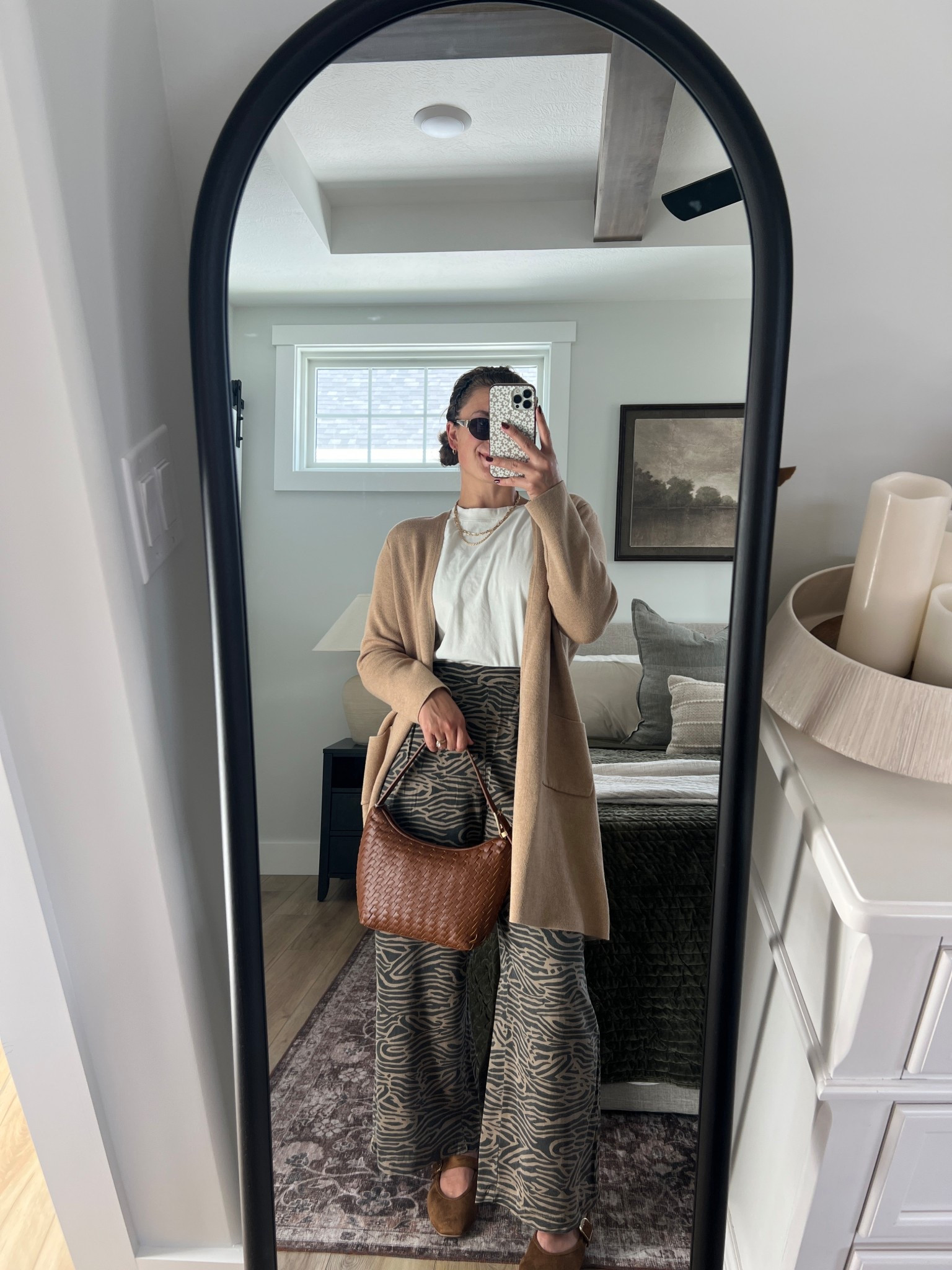 Cardigan and pants can’t be linked, but I linked similar options that are adorable too! 

#LTKFindsUnder50 #LTKSeasonal