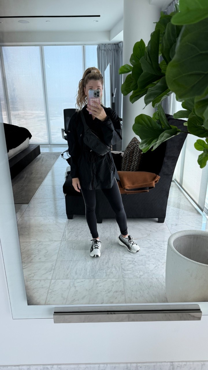 Work out look of the day

#LTKdayinmylife #LTKfitnessgoals #LTKootd