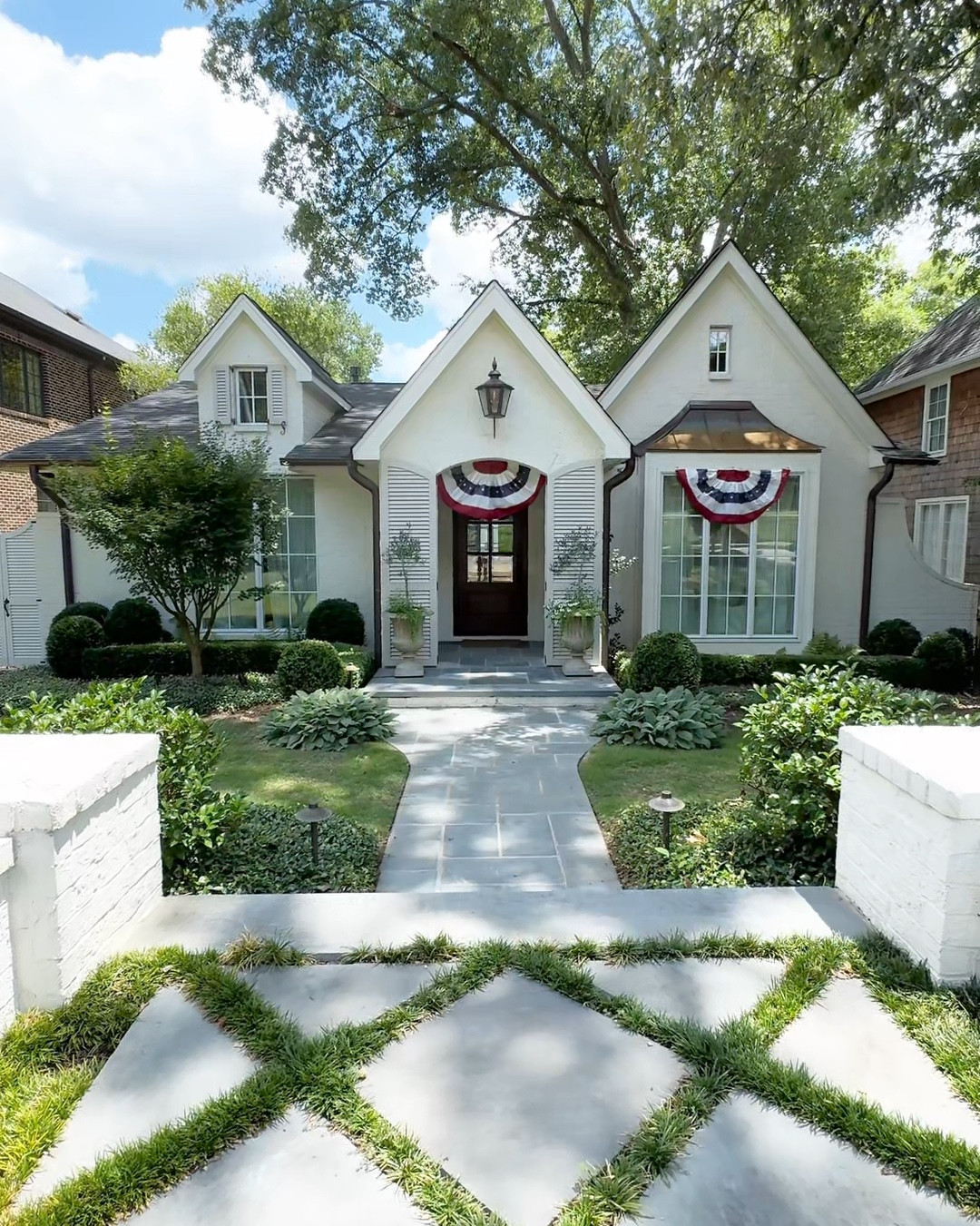 Paint colors for this exterior 

#LTKHome