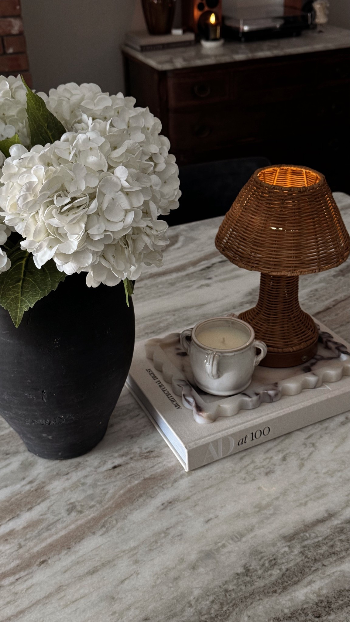 these faux hydrangeas are such a good amazon find for spring! 😍

Amazon home finds, spring home decor, spring refresh, faux flowers, faux hydrangeas, coffee table styling, rechargeable lamp