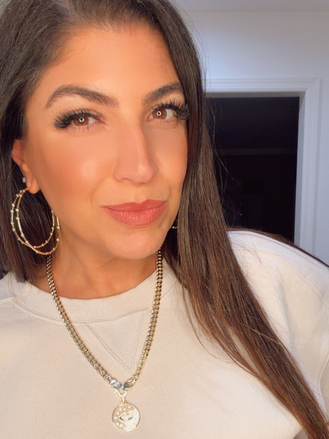 Comfy sweats, but make it elevated ✨ 

A little Melinda Maria goes a long way.  Proof that cozy and polished can absolutely coexist.

Shop my LTK D’s Style Files for all my faves 

#mmgirl #StyledComfort #cozybutchic #elevatewithaccessories #mmbestsellers