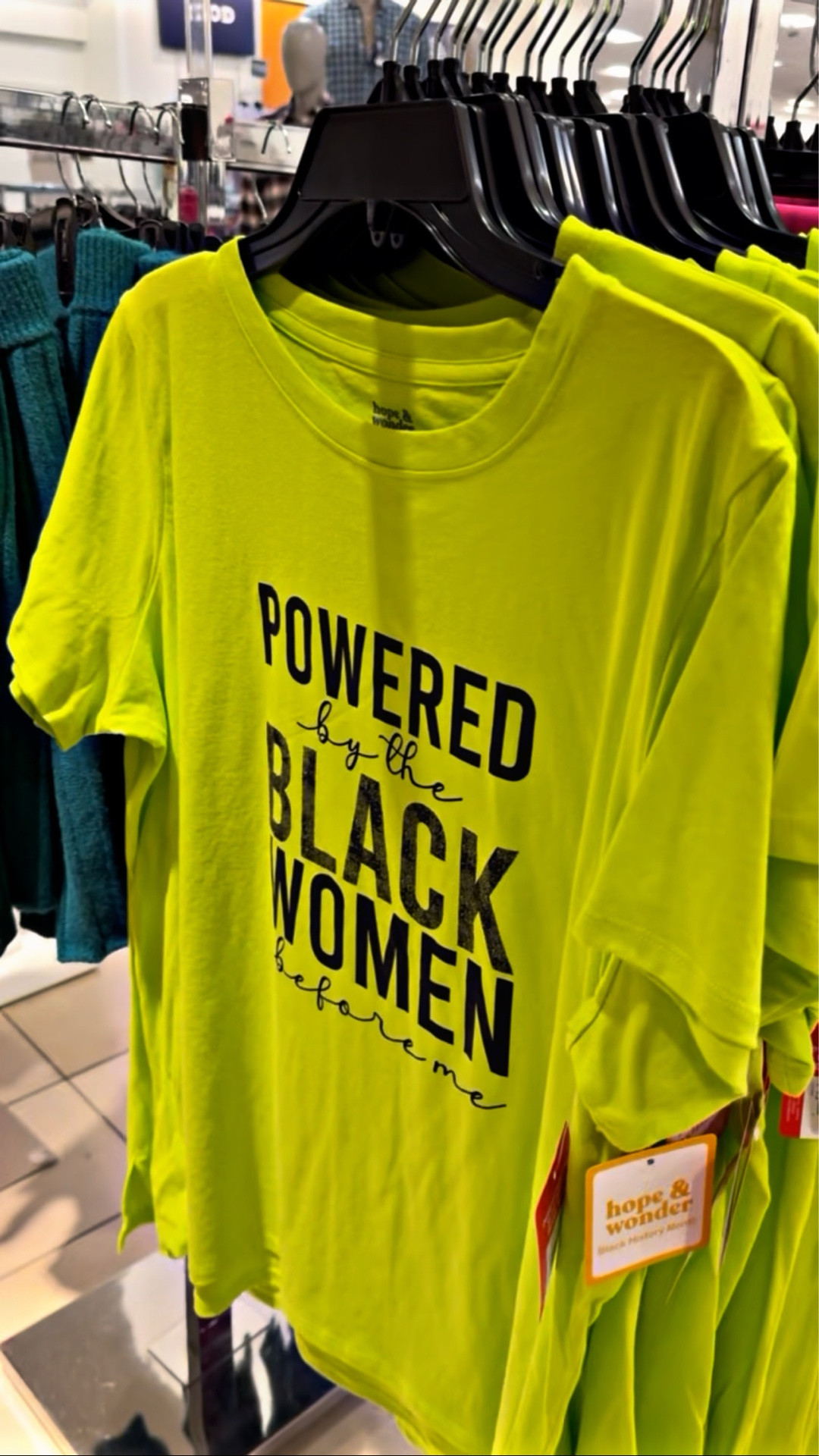 Distracted by good finds @jcpenney 😍

Shop the Hope & Wonder collection! 

#plussizestyles #jcpenney #plussizeshopping #curvygirlfashion #graphicteestyle