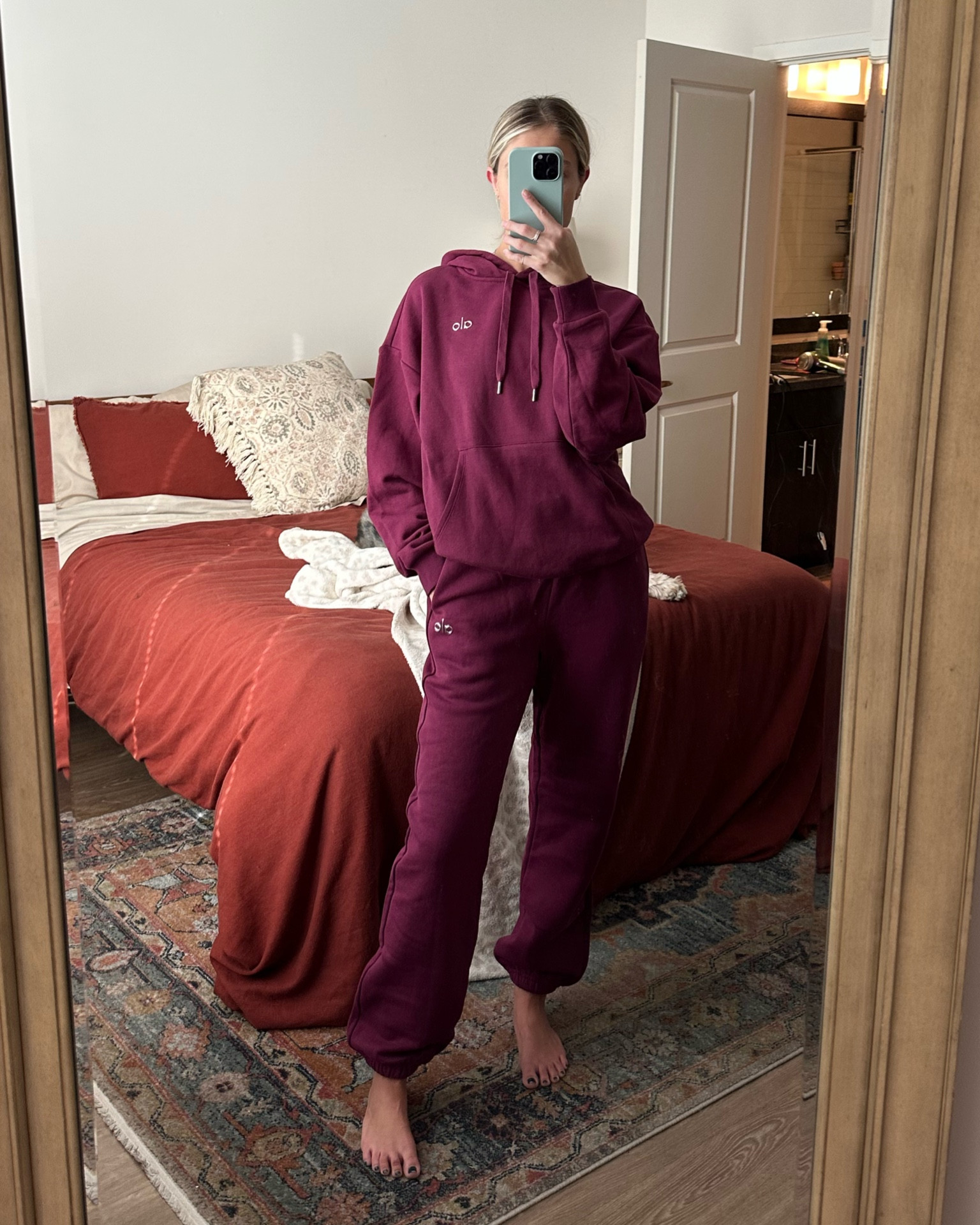 Wild Berry Alo Yoga sweat set 


Sweatshirt size: s 
Sweatpants size: xs (i always size up with alo for a confier looser fit)

#alo #aloyoga #sweatset #sweatpants #sweatshirt 

#LTKover40 #LTKmens