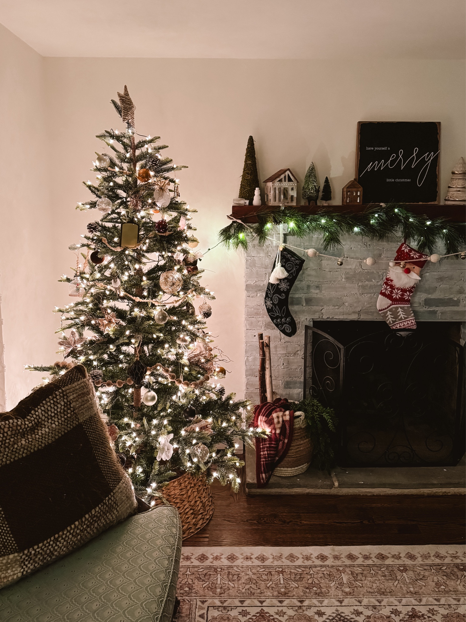 Just so in love with our Christmas living room this year in the new house 🥲

Christmas living room, Christmas decor, Christmas tree, prelit Christmas tree, Amazon Christmas decor, prelit garland, Christmas stockings, farmhouse Christmas decor, Christmas home decor, Christmas decorations

#LTKHome

#LTKSeasonal #LTKCyberWeek #LTKHoliday