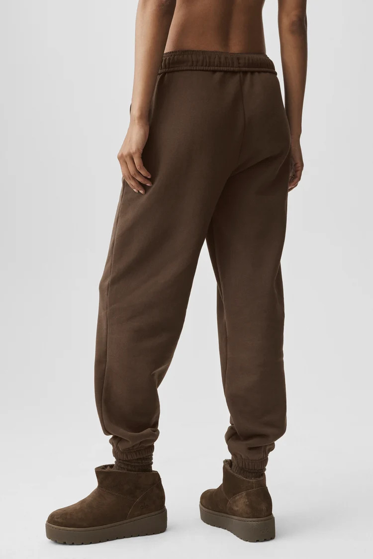 Accolade Sweatpant | Alo Yoga