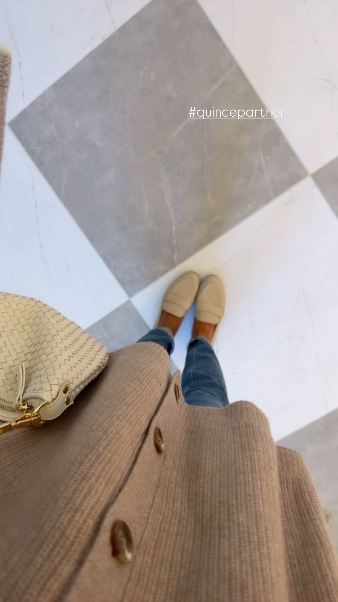 Little ootd of our shopping date to grab a few more gifts for the babies! Loving these staple pieces from @onequince. Comment STAPLE and i’ll send you the details of this ootd!! 
I’ve been trying to incorporate more timeless pieces into my wardrobe lately and Quince has the best pieces for that! #quincepartner
