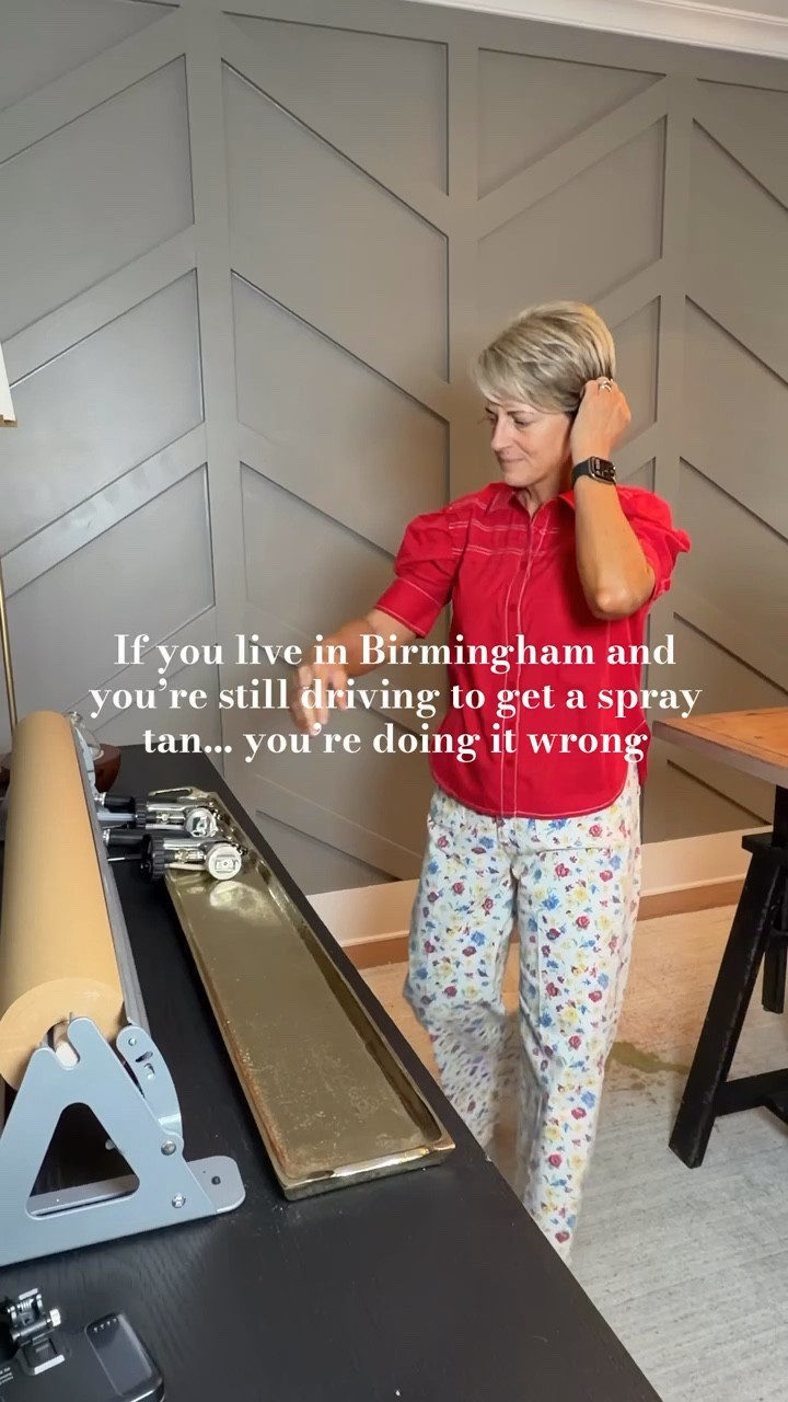 If you live in Birmingham and you’re still driving to get a spray tan… you’re doing it wrong 🚪

I bring the full setup to you so you can stay comfortable at home and still get a smooth, even tan. Same professional results, just way more convenient.

Sharing the spray tan tools and products I use below.

#spraytanartist #mobilespraytan #birmingham #sunlesstanning #spraytanlife #beautyprofessional #ltkcreator #ltkit #LTKbeauty