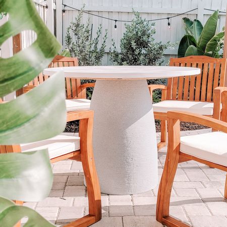 Bring the beach vibes home with this DIY concrete table for a touch of coastal decor #diyhomeimprovement #coastaldecor #outdoors #alfresco  #outdoordining

#LTKhome