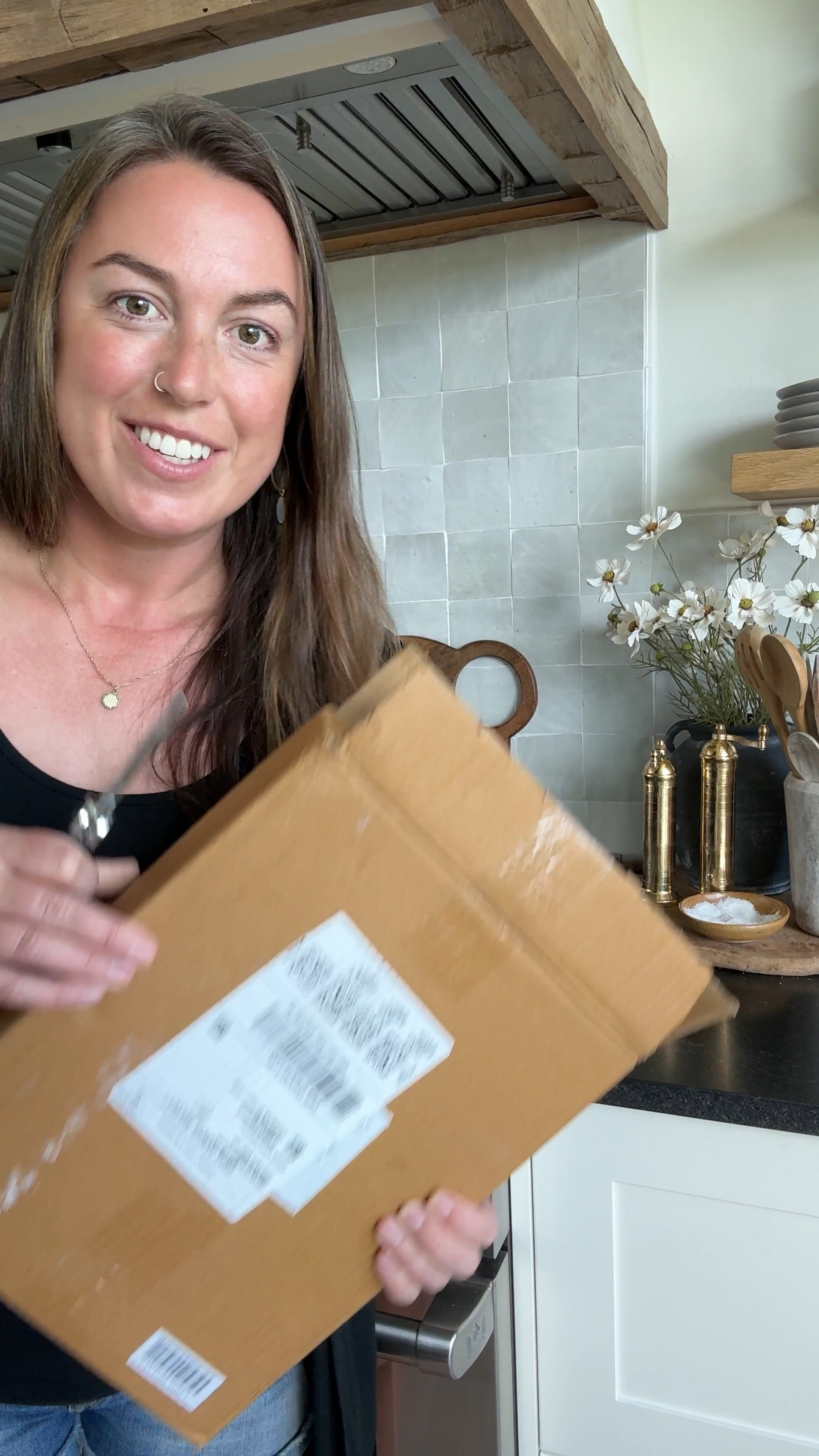 Let’s open my new kitchen decor! I love this small cutting board — which could also be a display board or a charcuterie board. I’m using it to add some contrast and dimension to the decor around my range!

Kitchen styling, kitchen decor, cutting board, serving board, display decor, charcuterie board, amazon find, unbox with me

#LTKVideo #LTKHome