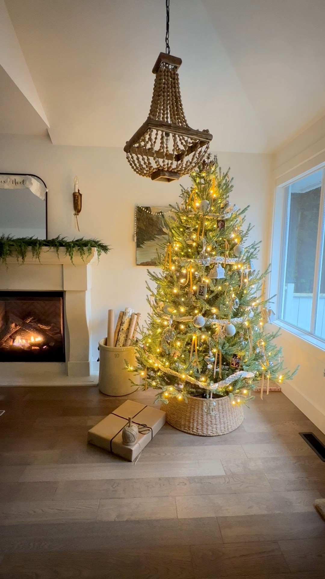 I love wrapping paper with a Kraft paper background. Here are some great finds!
#kraftchristmaswrappingpaper #giftwrap #christmaswrappingpaper #kraftpaper

#LTKHoliday #LTKSeasonal #LTKHome