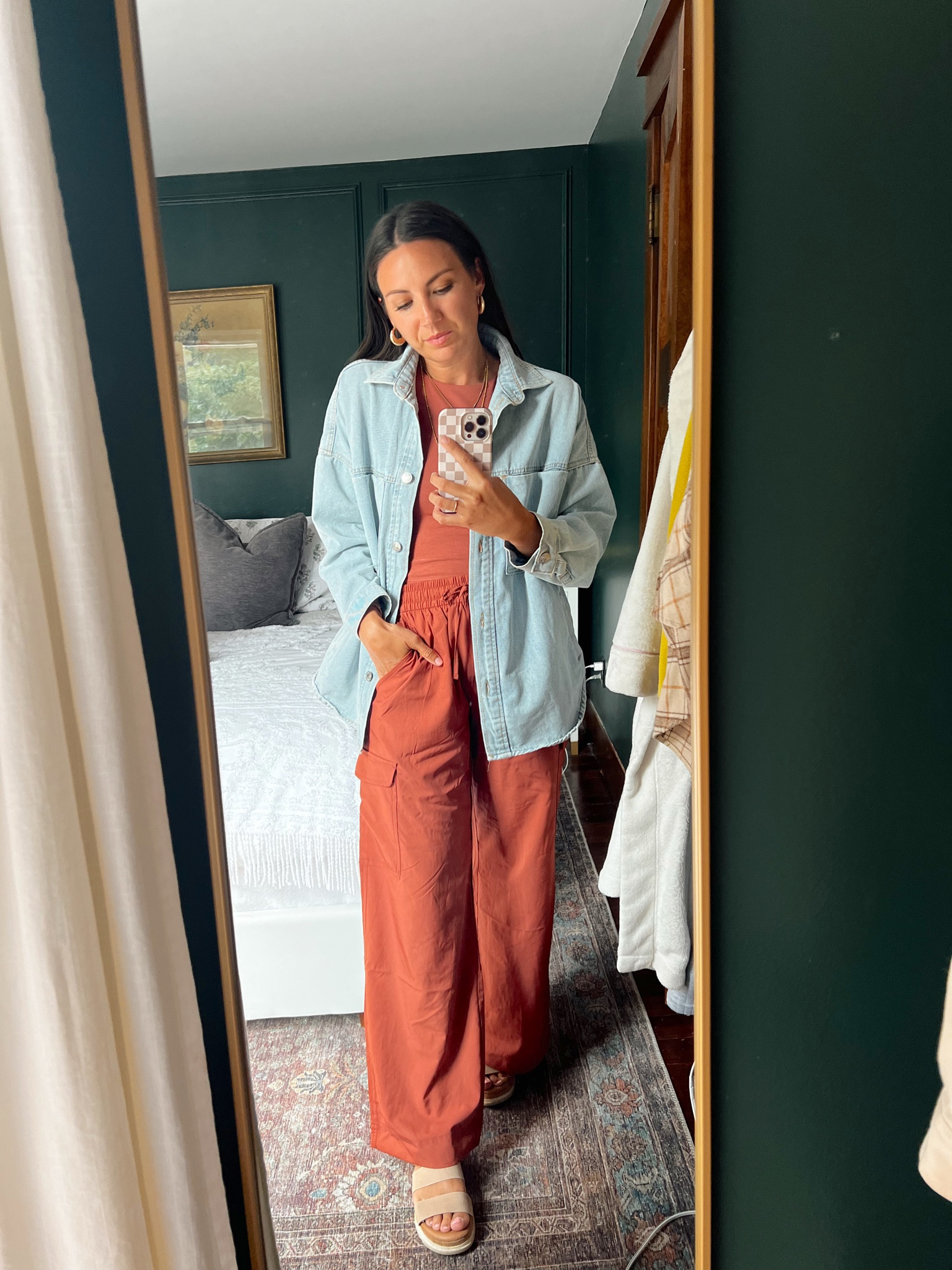 There is nothing like an oversized denim jacket for the summer time in the Midwest 🤌🏼