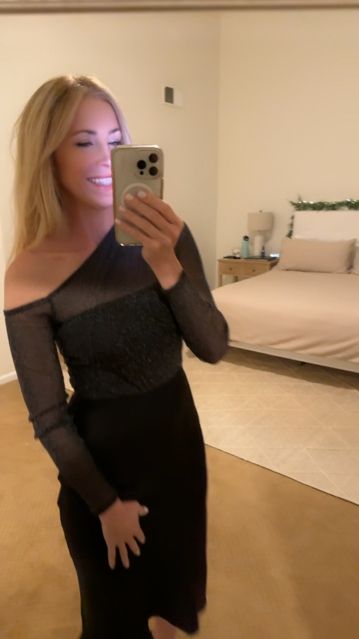 I am in love with this pretty bodysuit - the perfect amount of sparkle for the holidays!

It’s from Abercrombie + Fitch 🤍

#LTKWatchNow #LTKHoliday