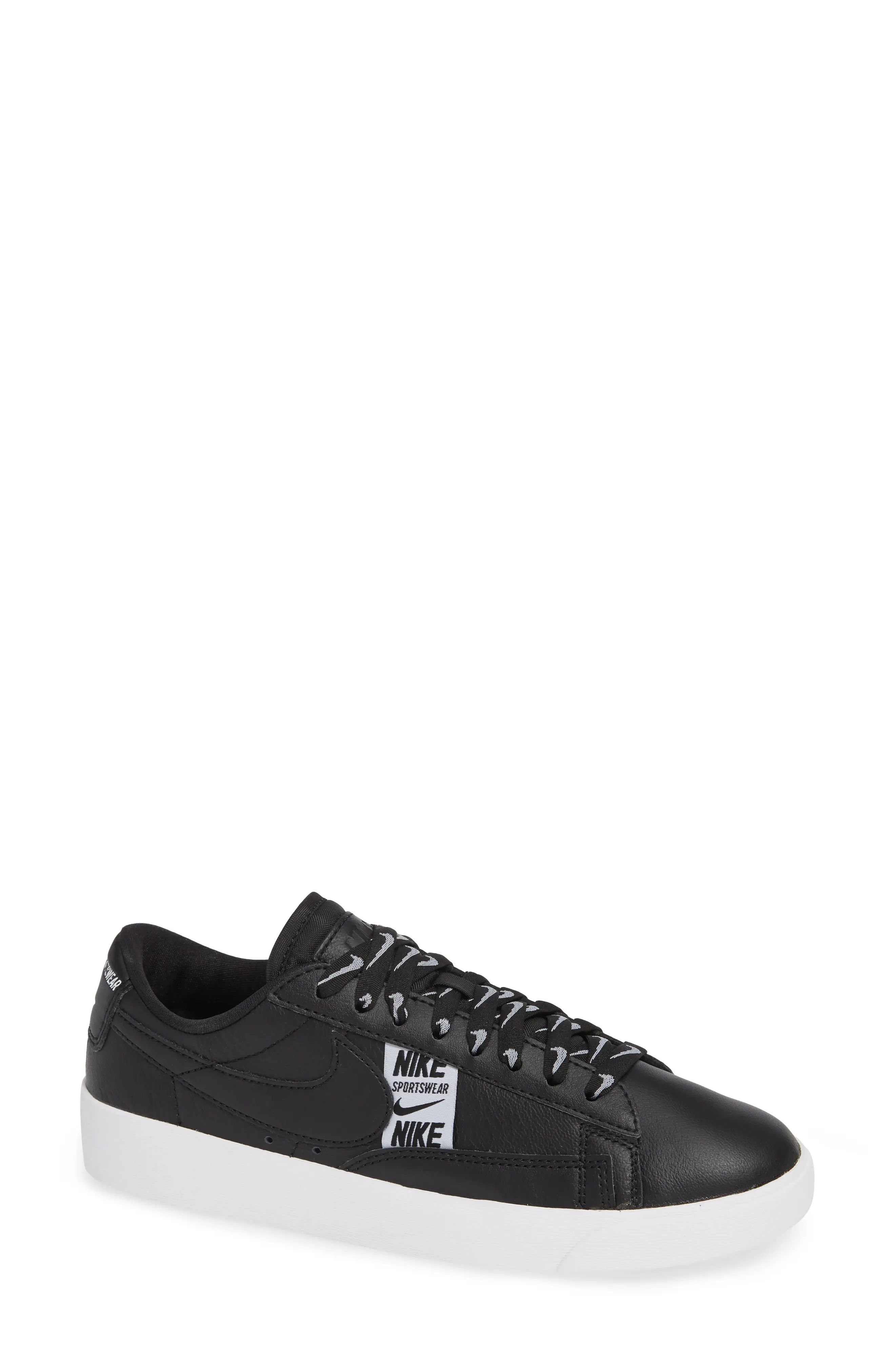 Blazer Low SE Sneaker | Nordstrom