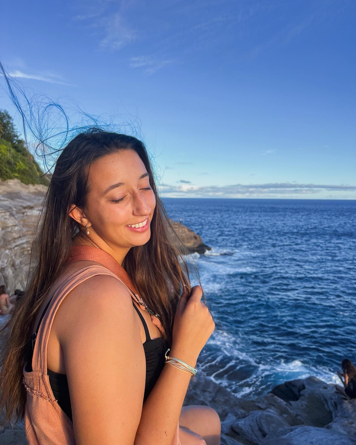 The ocean brings a big smile to my face🌊

Also I love company that support helping the ocean stay healthy. That’s why I love the Pura Vida brand. They have bracelets that puts proceeds towards different charities. Go check it out ;)
Use code: MALIAORLANDO20 for 20% off 
Or click this link
https://sldr.page.link/i8XX
@pvbrandambassadors 

#puravidacrew #hawaii #savetheocean #oahubeaches