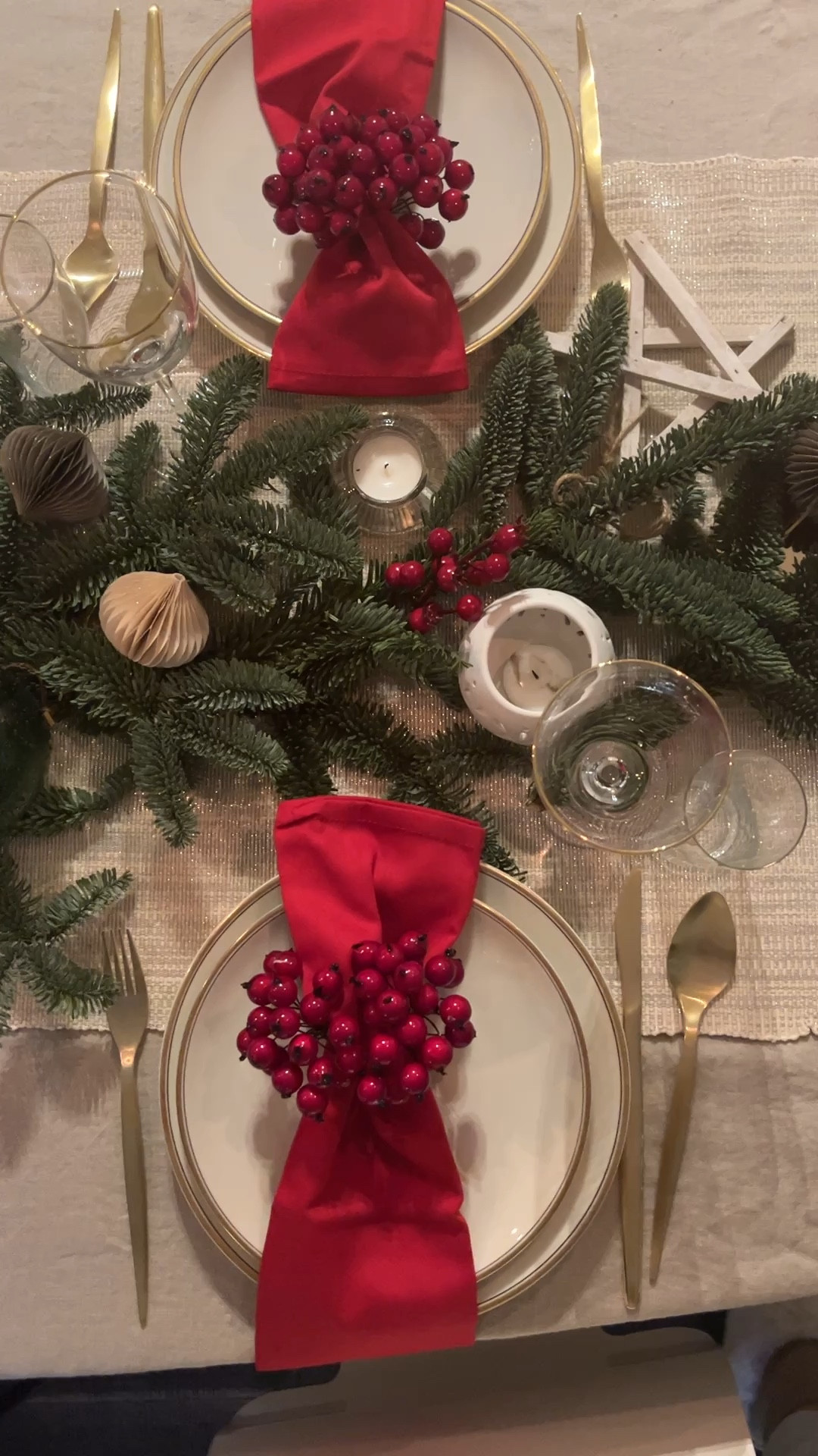 La tavola natalizia La mia tavola per Natale La tavola delle feste mise en place per Natale Christmas table 

#LTKhome #LTKHoliday #LTKGiftGuide