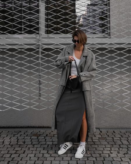 Grey on grey. Oversized coat and maxi skirt. 

#LTKstyletip #LTKCyberSaleDE #LTKCyberWeek