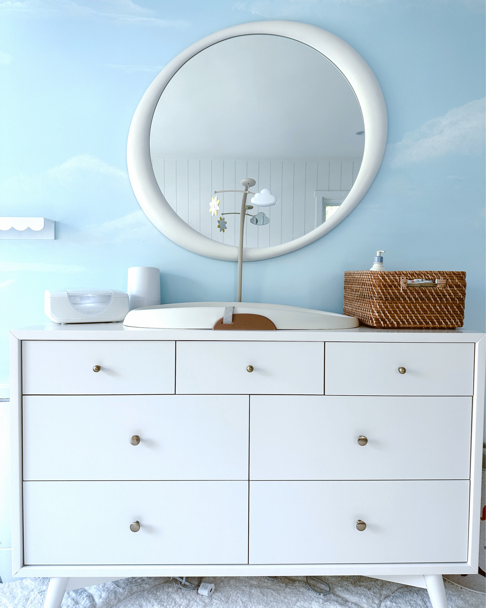 Nursery!! #baby #nursery #furniture #babyroom 