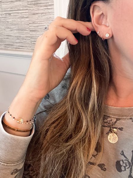 These Diamond studs from Amazon are amazing and on sale for under $30! This is the 1ct size in yellow gold (but I ordered a second pair in white gold too because they’re so good!!) Perfect for everyday or while traveling if you don’t want to bring the good stuff! 

#LTKsalealert #LTKfindsunder50 #LTKbeauty