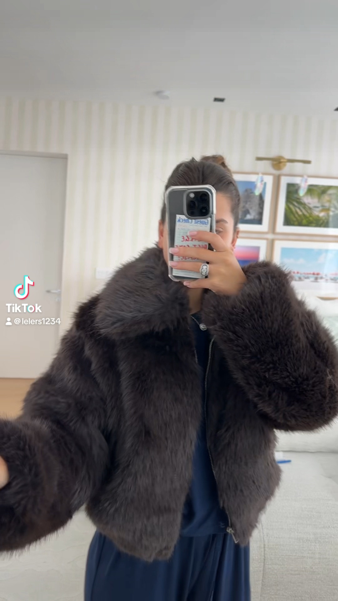 Cropped faux fur chocolate brown jacket from gap - available in beige in every size & currently 40% offf !!!!!! 

#LTKStyleTip #LTKSeasonal #LTKSaleAlert