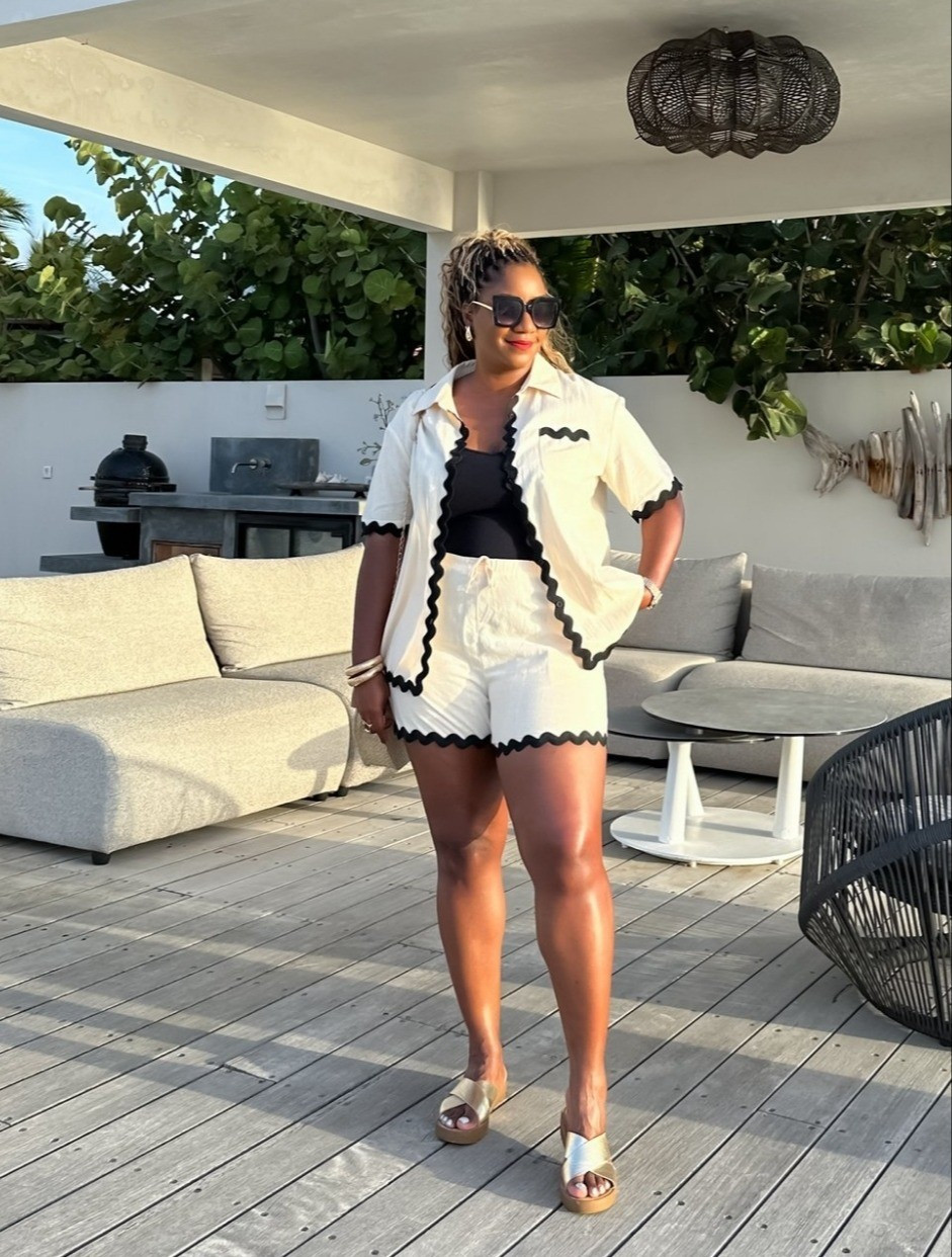 I totally love this set. It's so chic and comes in other colors! Wearing a L

#LTKSaleAlert #LTKSeasonal #LTKMidsize