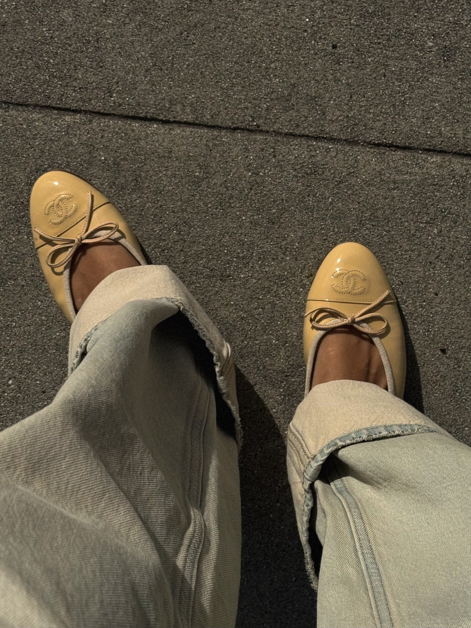 The perfect pairing: jeans and ballet flats. 

#LTKootd