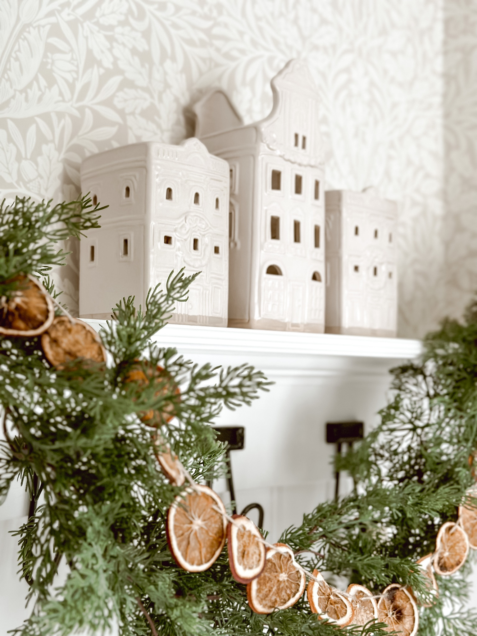 Cozy country Christmas decor.

#LTKHoliday #LTKSeasonal #LTKhome