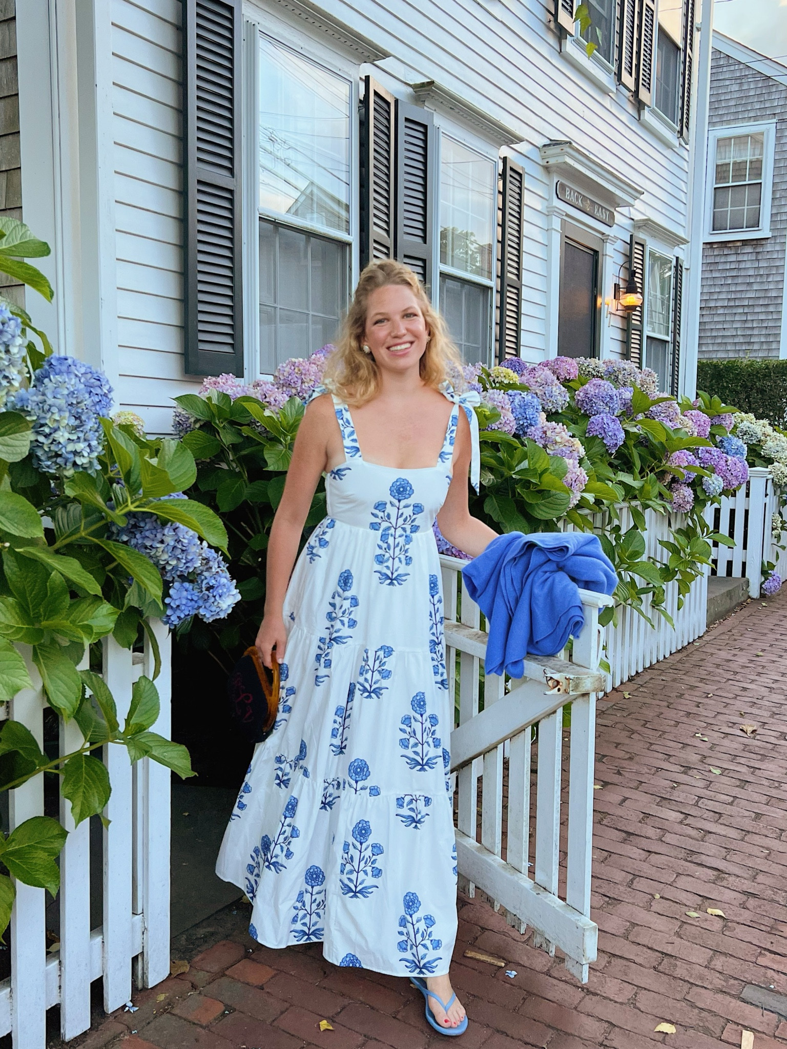 One of my fave summer is dresses is 40% off! Use code SUMMER40 & size up if in between, I went with a M and it fits perfectly! So comfortable and such a classic dress, I received so many compliments !

#LTKSaleAlert #LTKSeasonal