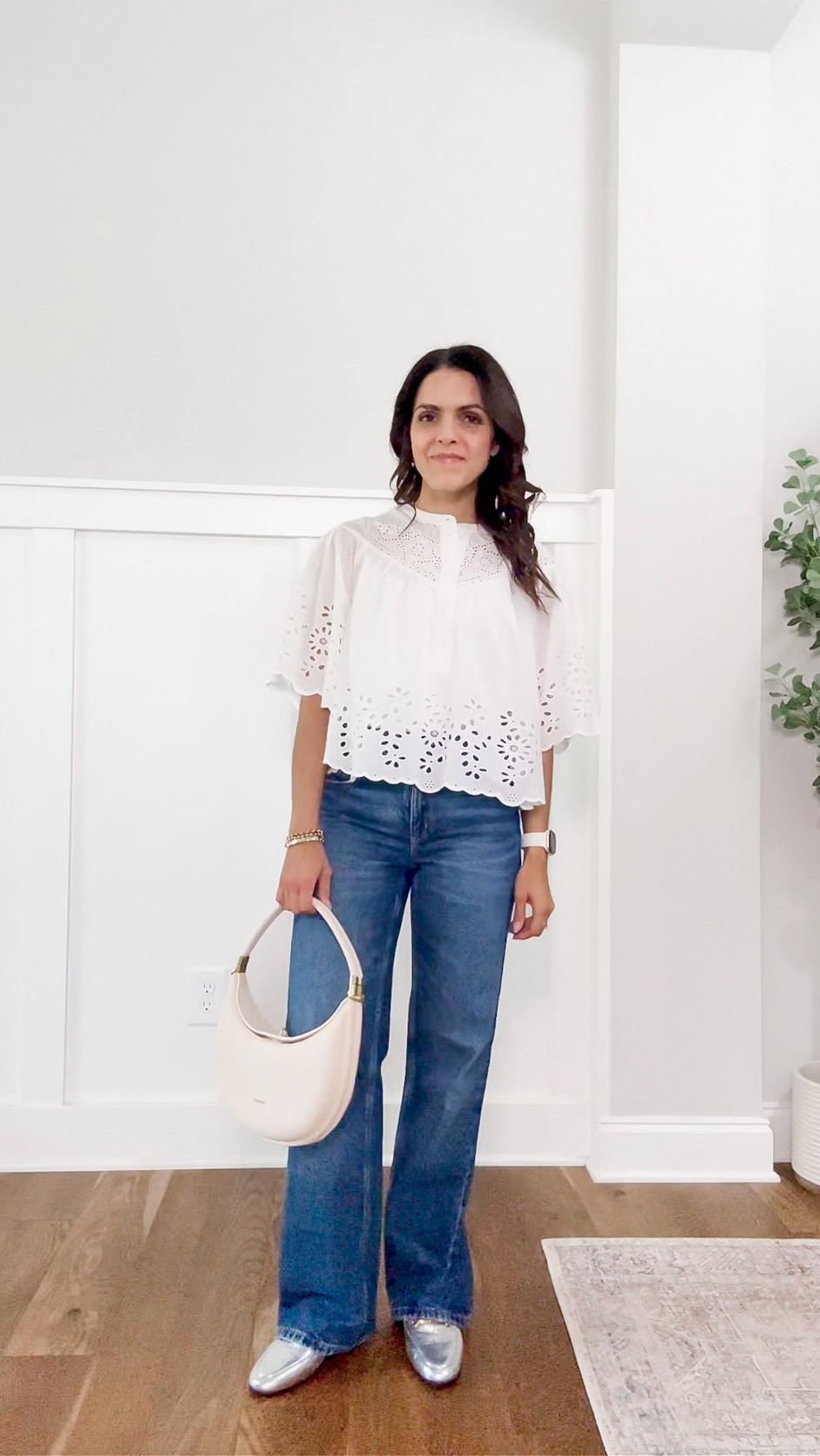 Monthly outfit planner SEPTEMBER: Summer to Fall outfits | white blouse, straight jean, gold flats, nude leather tote 

#summertofall #transitionalstyle #falloutfit #casualstyle 


#LTKStyleTip
