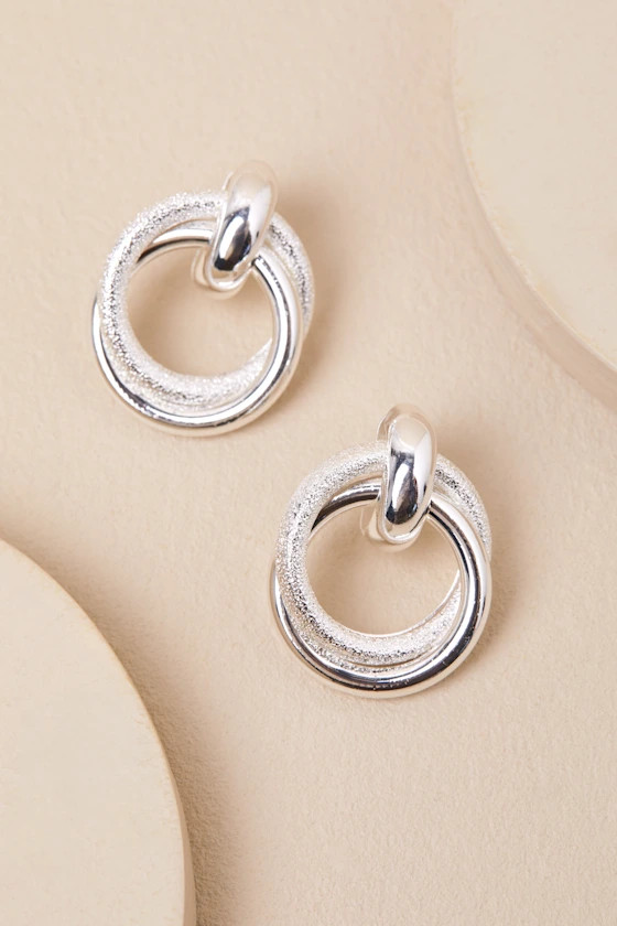 Bold Glow Silver Textured Interlocking Hoop Earrings | Lulus
