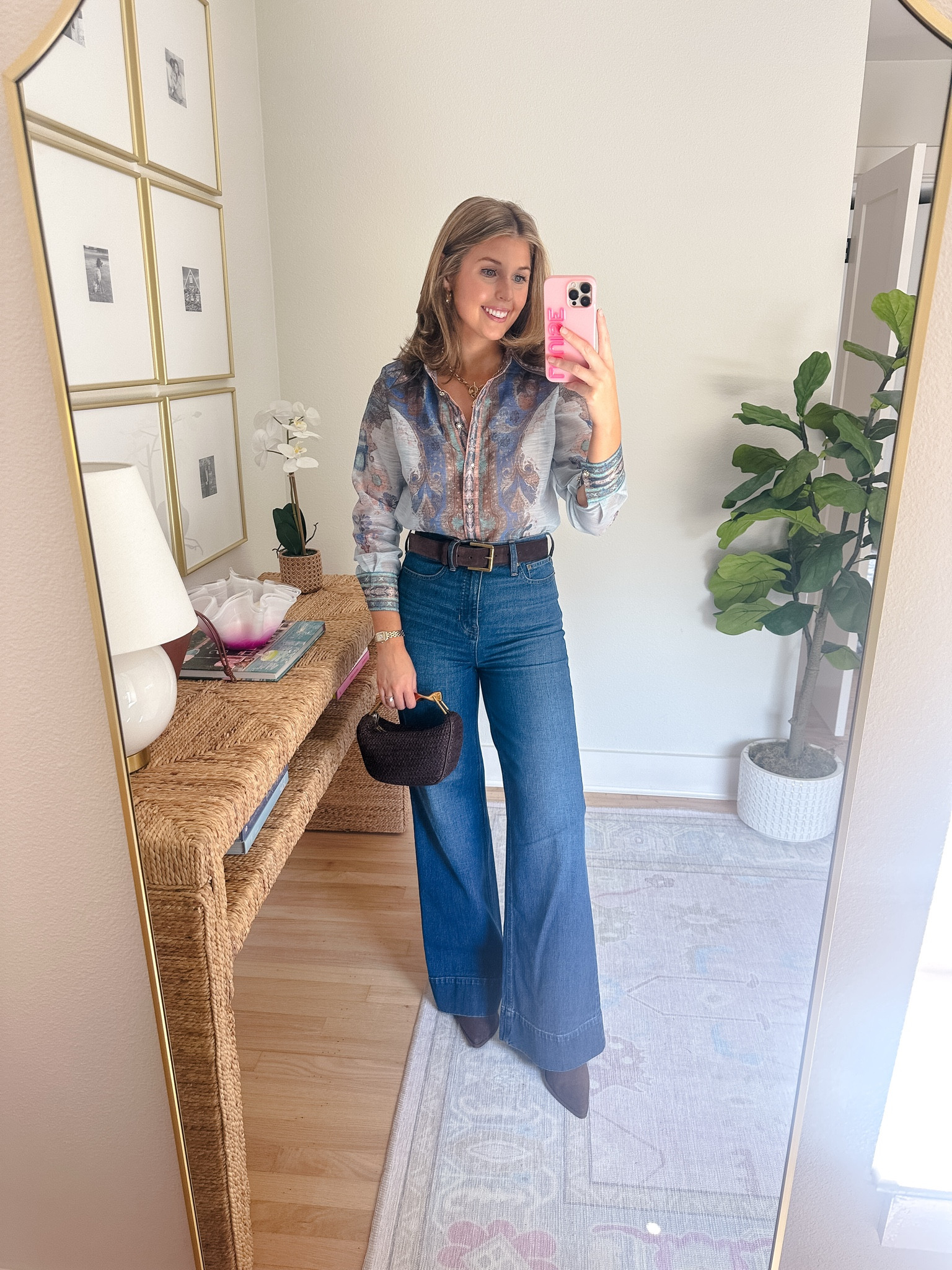 Fall outfit idea! Wearing a S in top and 25 in jeans