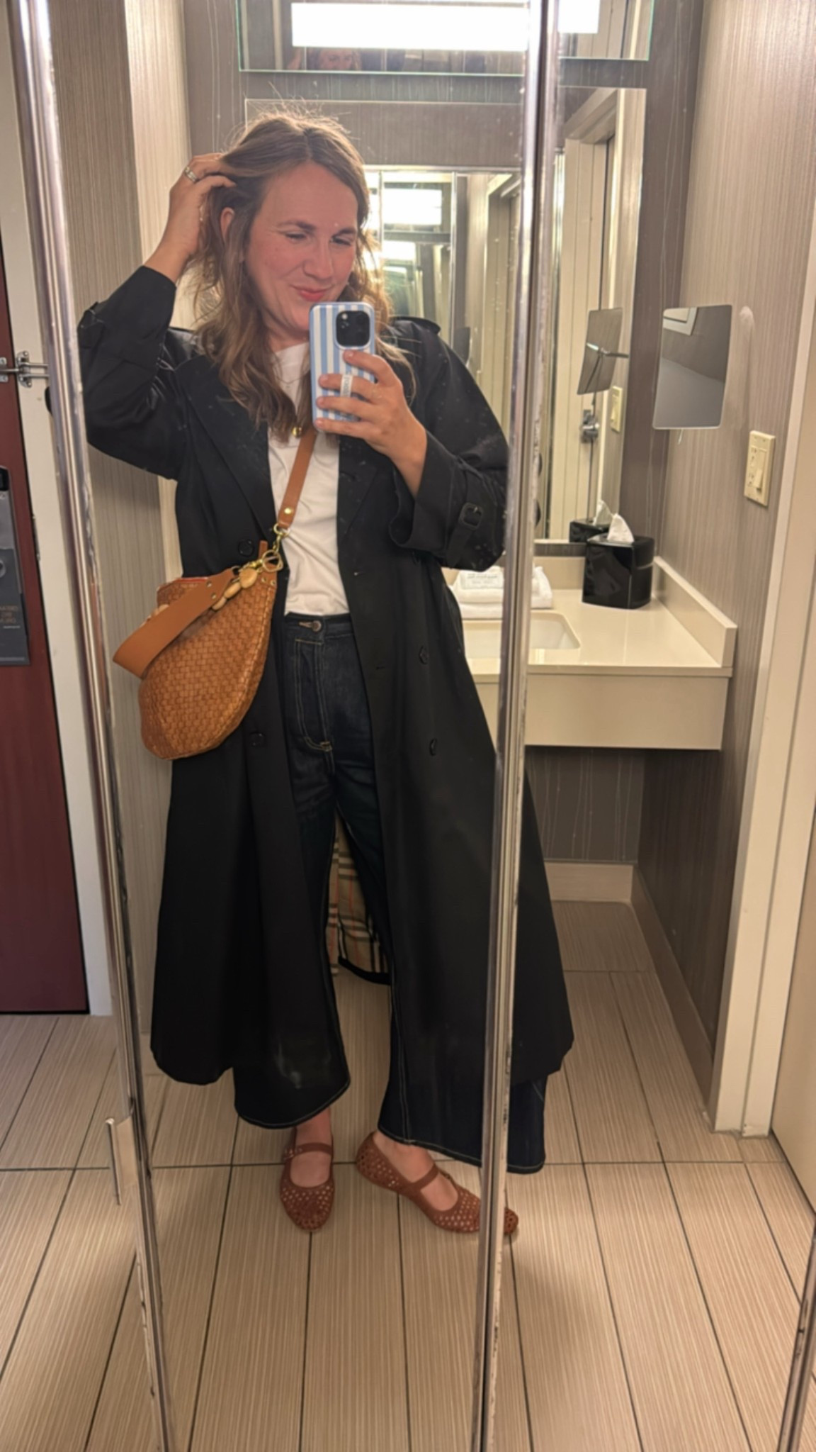 Chicago Day One - ootd 

Tee- Old Navy - tts - 100% cotton - these are a boxy fit and i am obsessed with them - have it in 4 colors now 
Jeans- Target tts
Bag- Clare V 
Shoes- Target - down a half size 
Trench - Vintage 

#LTKOver40 #LTKStyleTip #LTKFindsUnder50