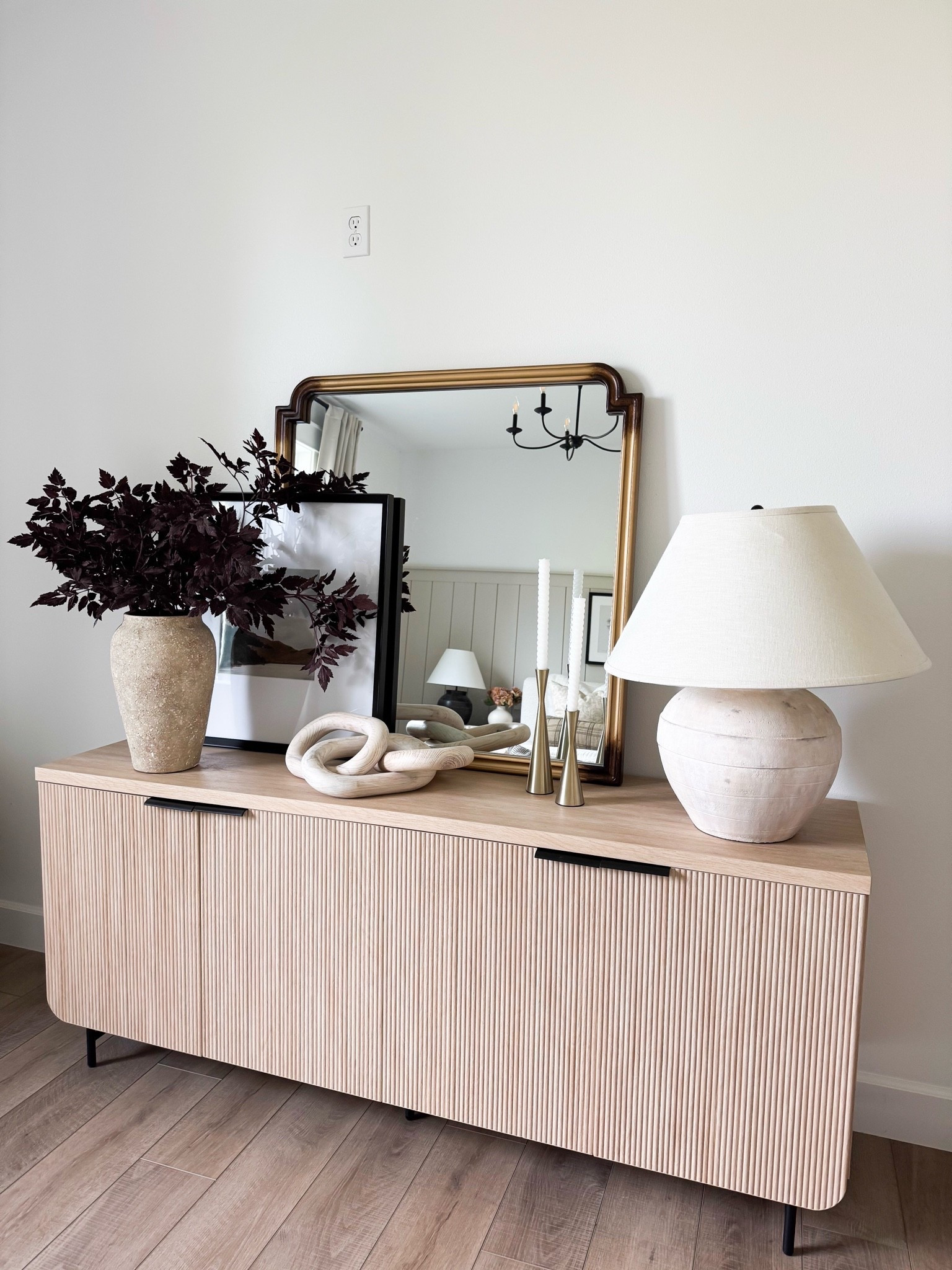 This console table has been a top seller for WEEKS!

Home, home decor, home finds, fall home, fall home styling, fall stems, console table, additional storage, guest room, modern home, neutral home inspo

#LTKSeasonal #LTKHome